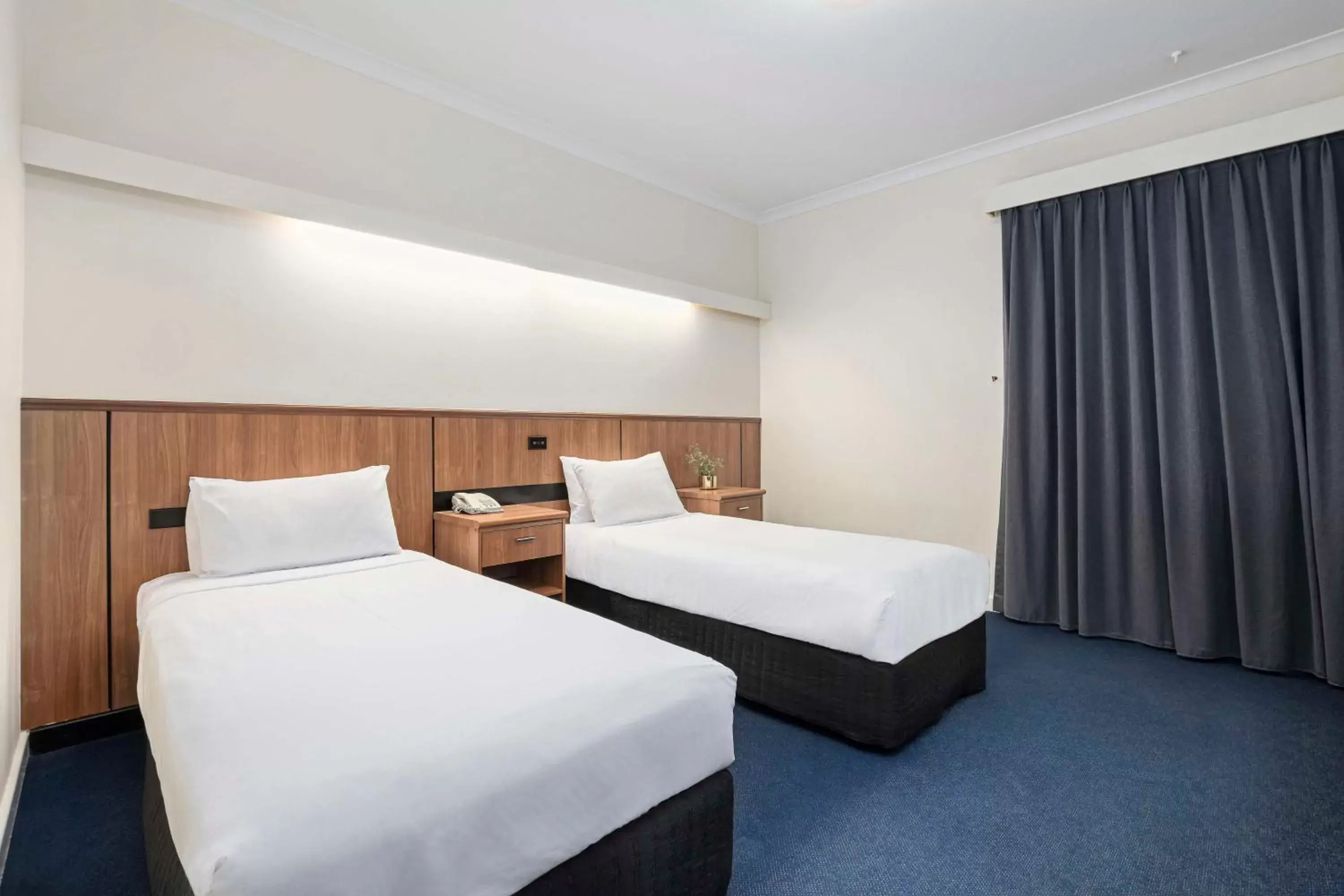 Bedroom, Bed in Metro Hotel Perth City