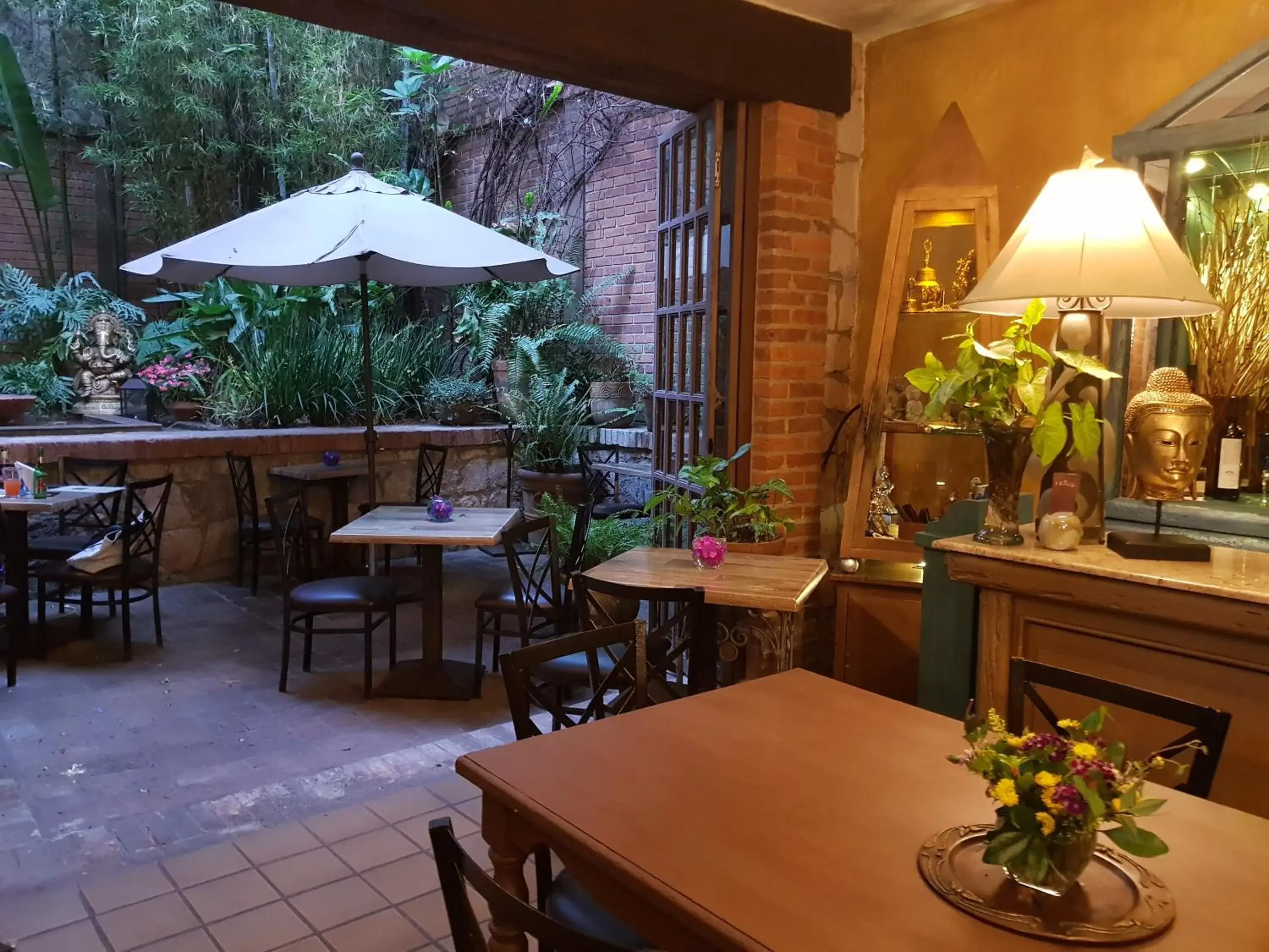 Restaurant/Places to Eat in Casa Embrujo Morelia - Boutique
