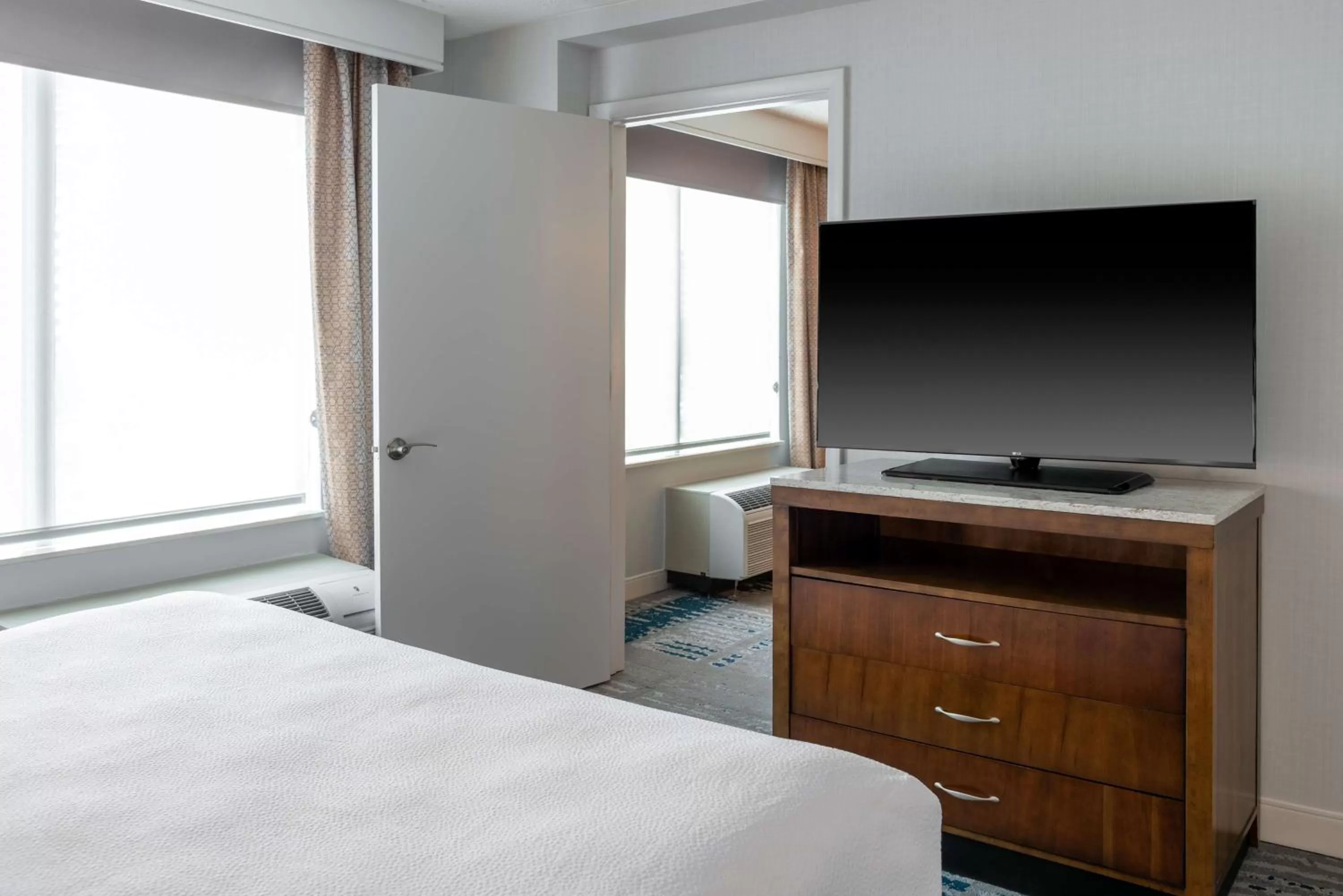 Bed in Hilton Garden Inn Arlington/Courthouse Plaza