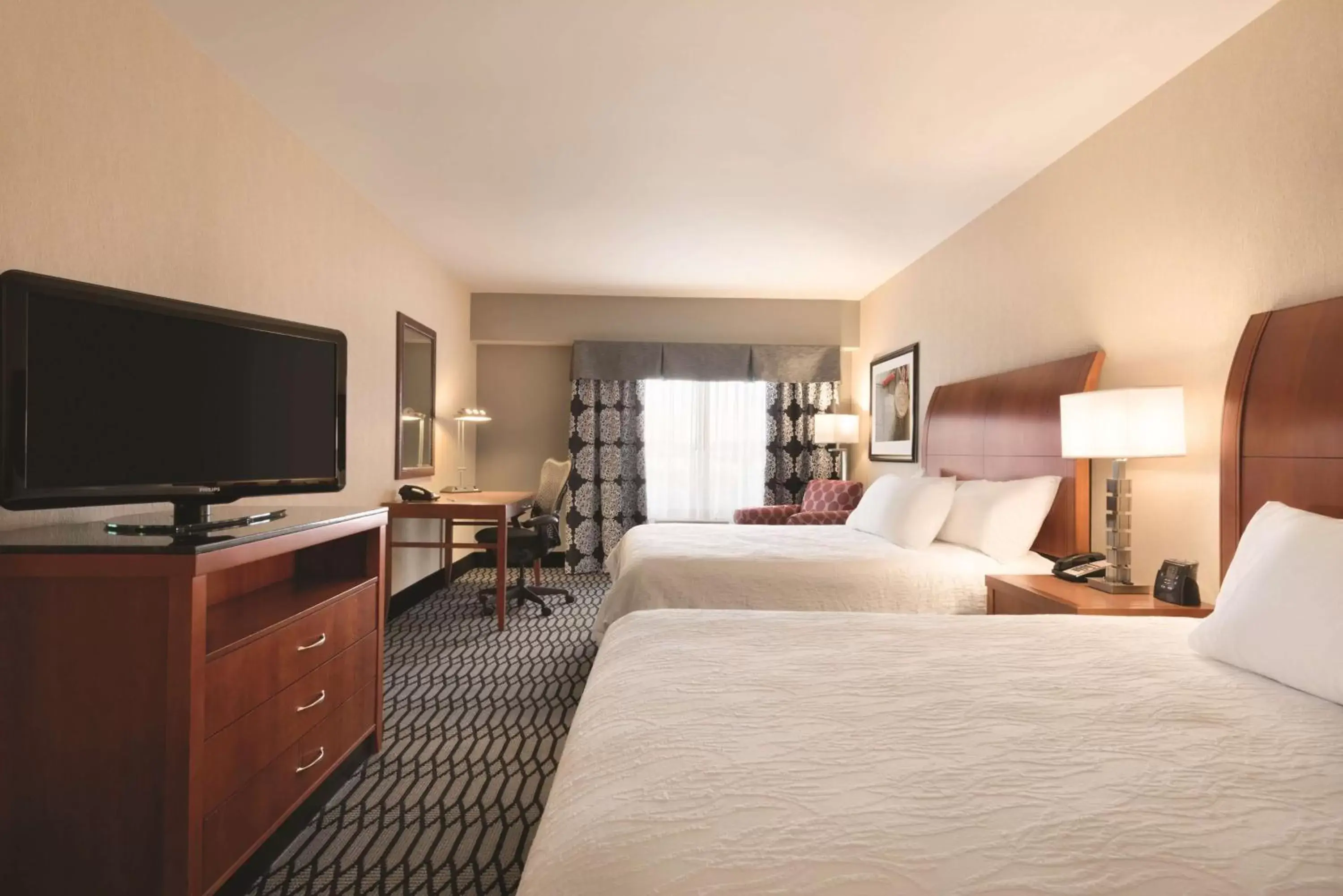 Bed in Hilton Garden Inn Akron-Canton Airport