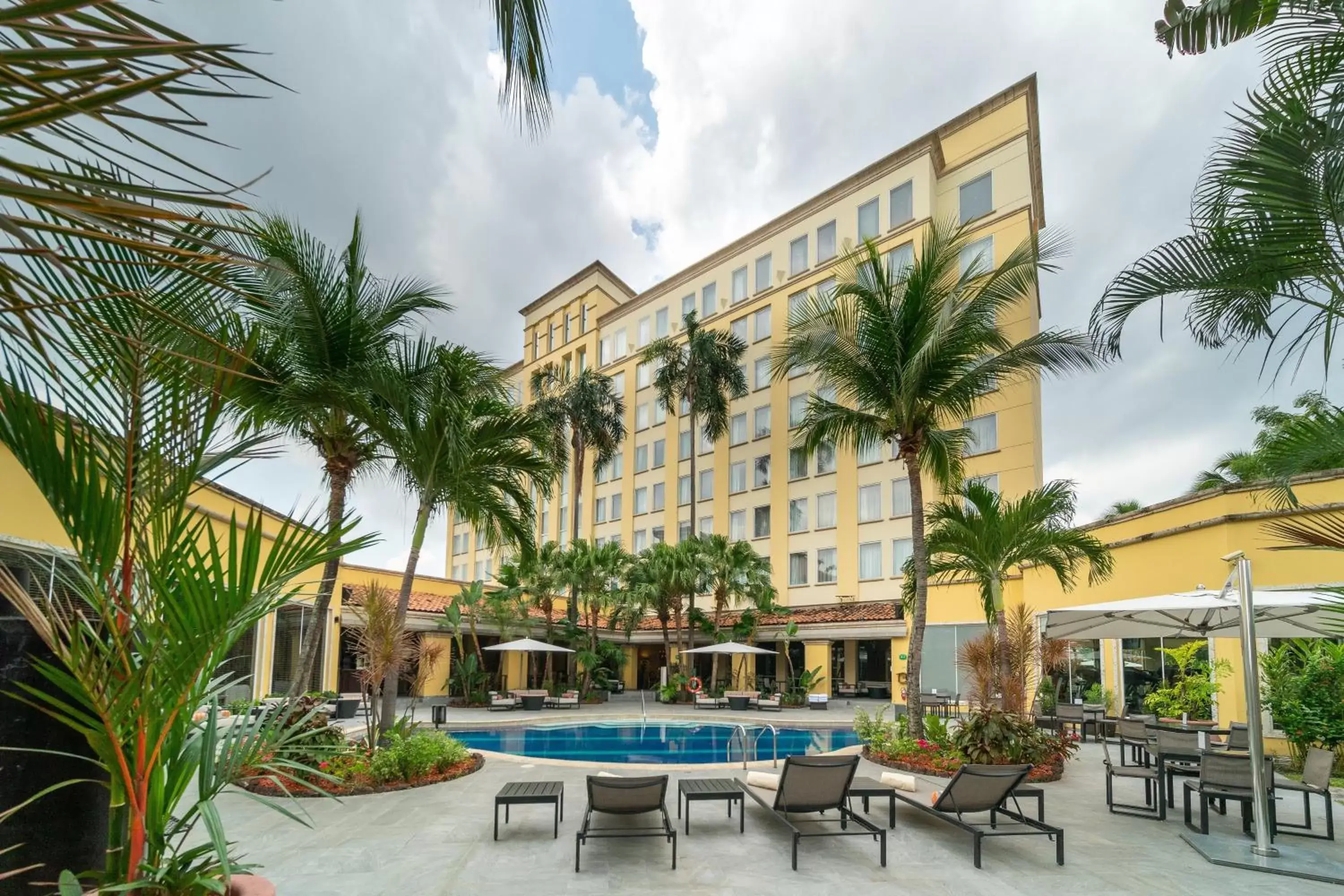 Swimming pool, Property Building in Hotel Real InterContinental San Pedro Sula, an IHG Hotel