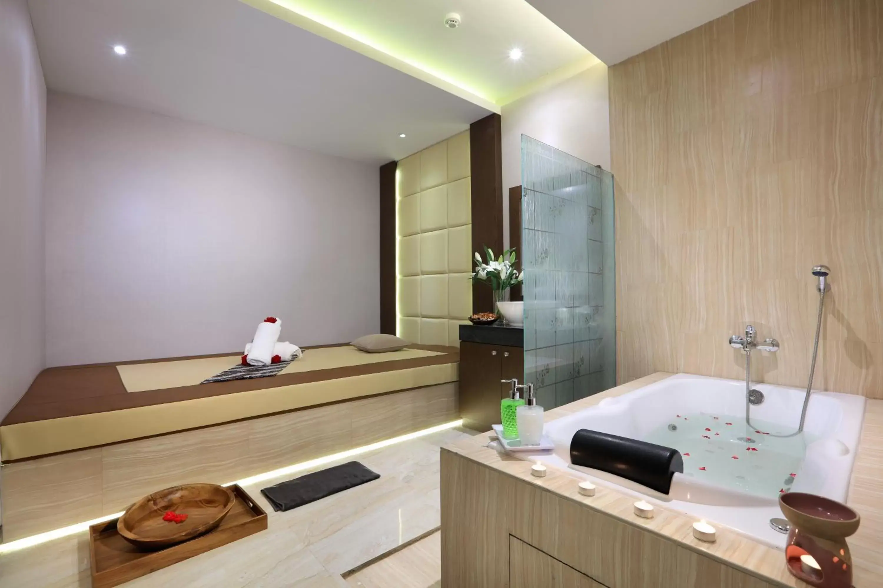 Spa and wellness centre/facilities, Bathroom in Harper Palembang by ASTON