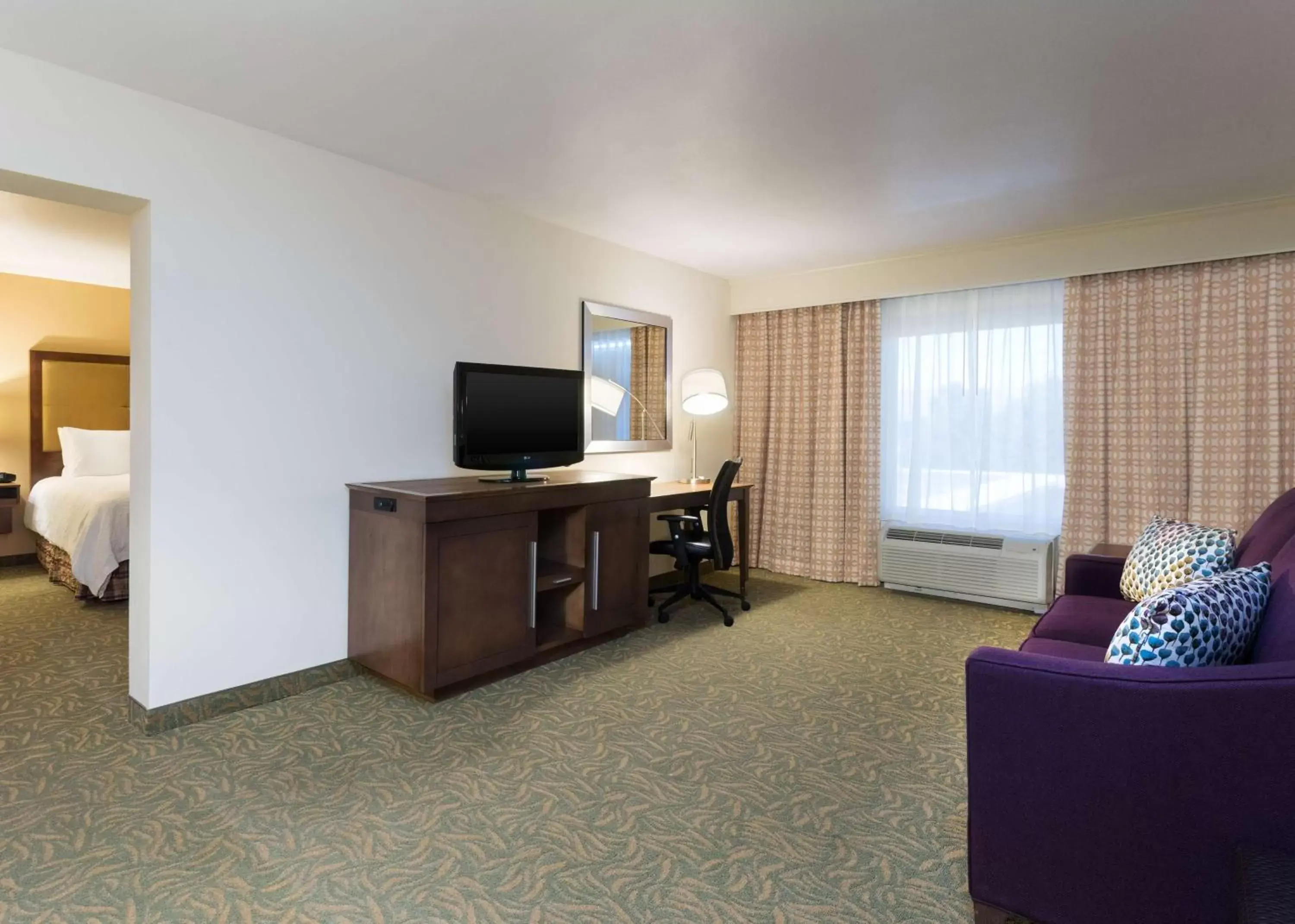 Living room, TV/Entertainment Center in Hampton Inn Odessa