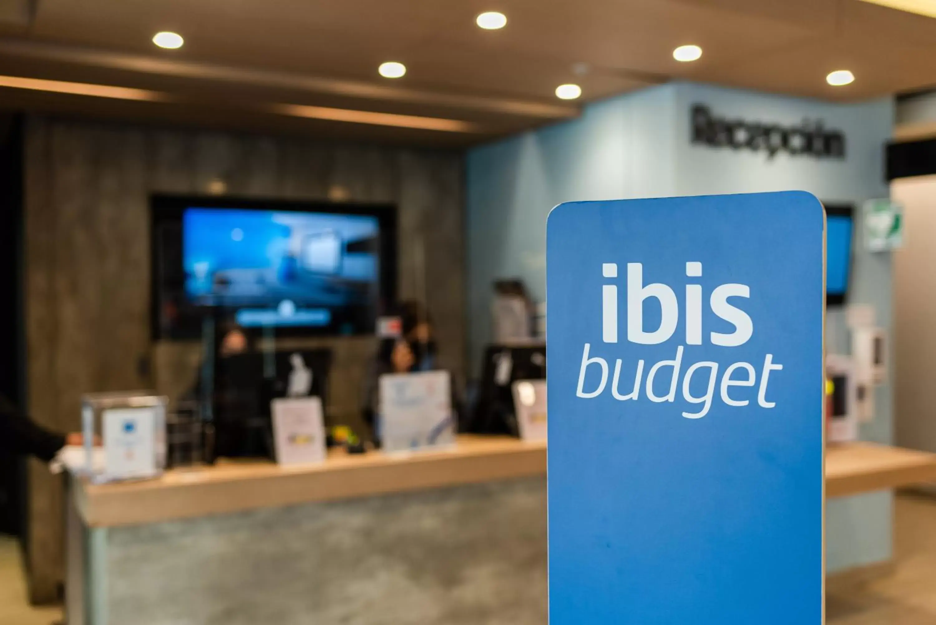 Lobby or reception in ibis budget Santiago Providencia