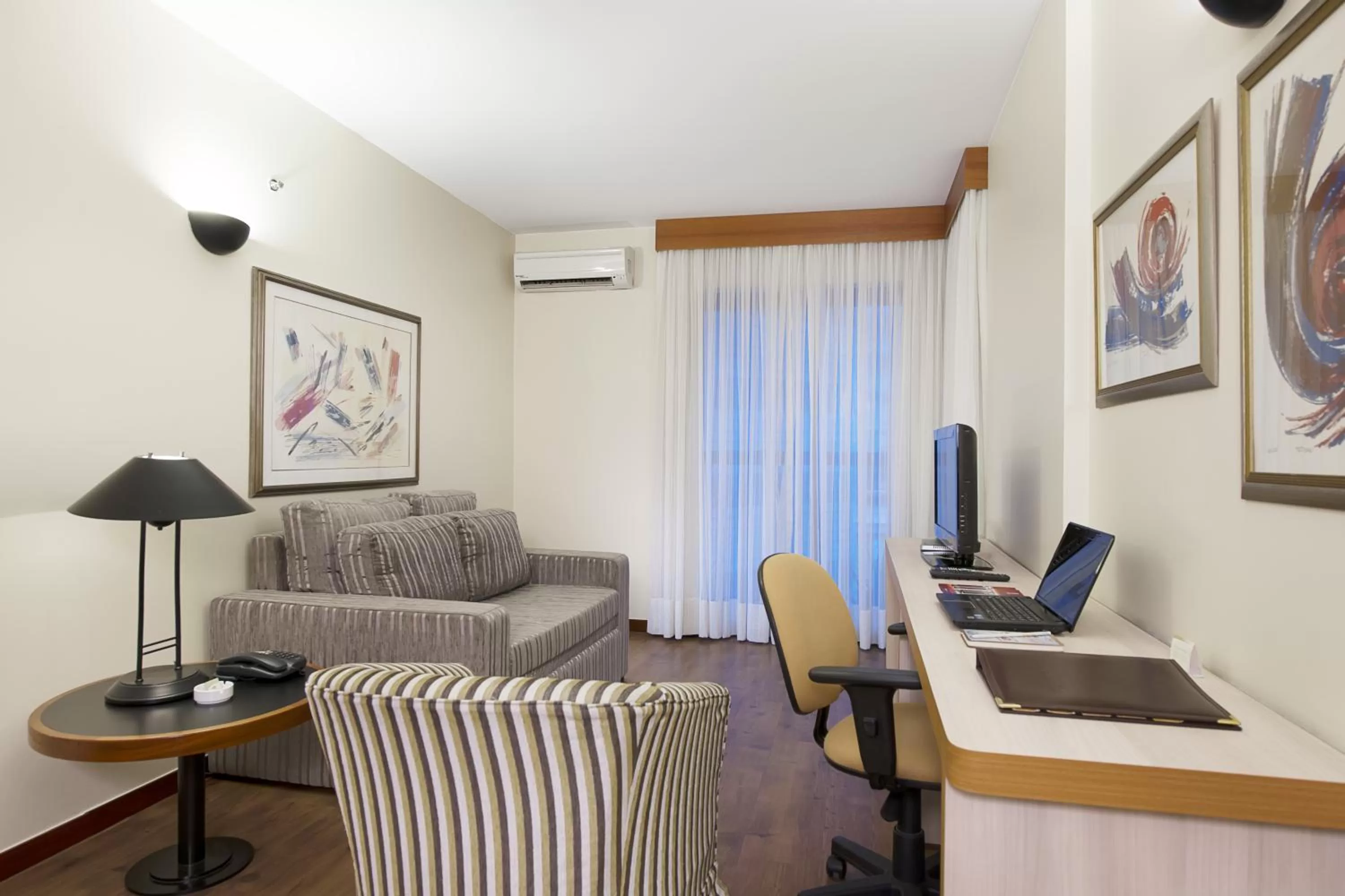 Seating area in Metropolitan Hotel Brasília