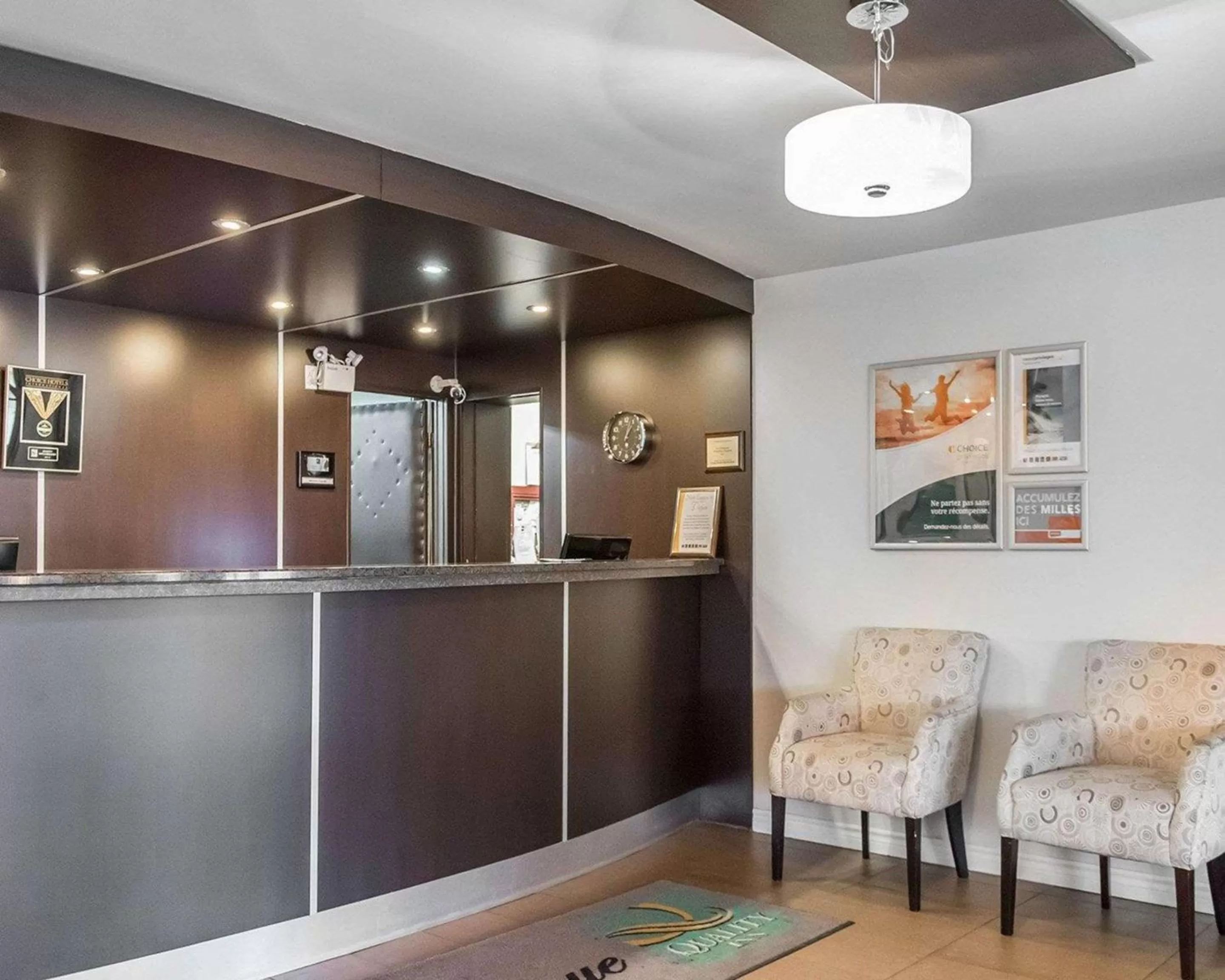 Lobby or reception in Quality Inn Mont-Laurier