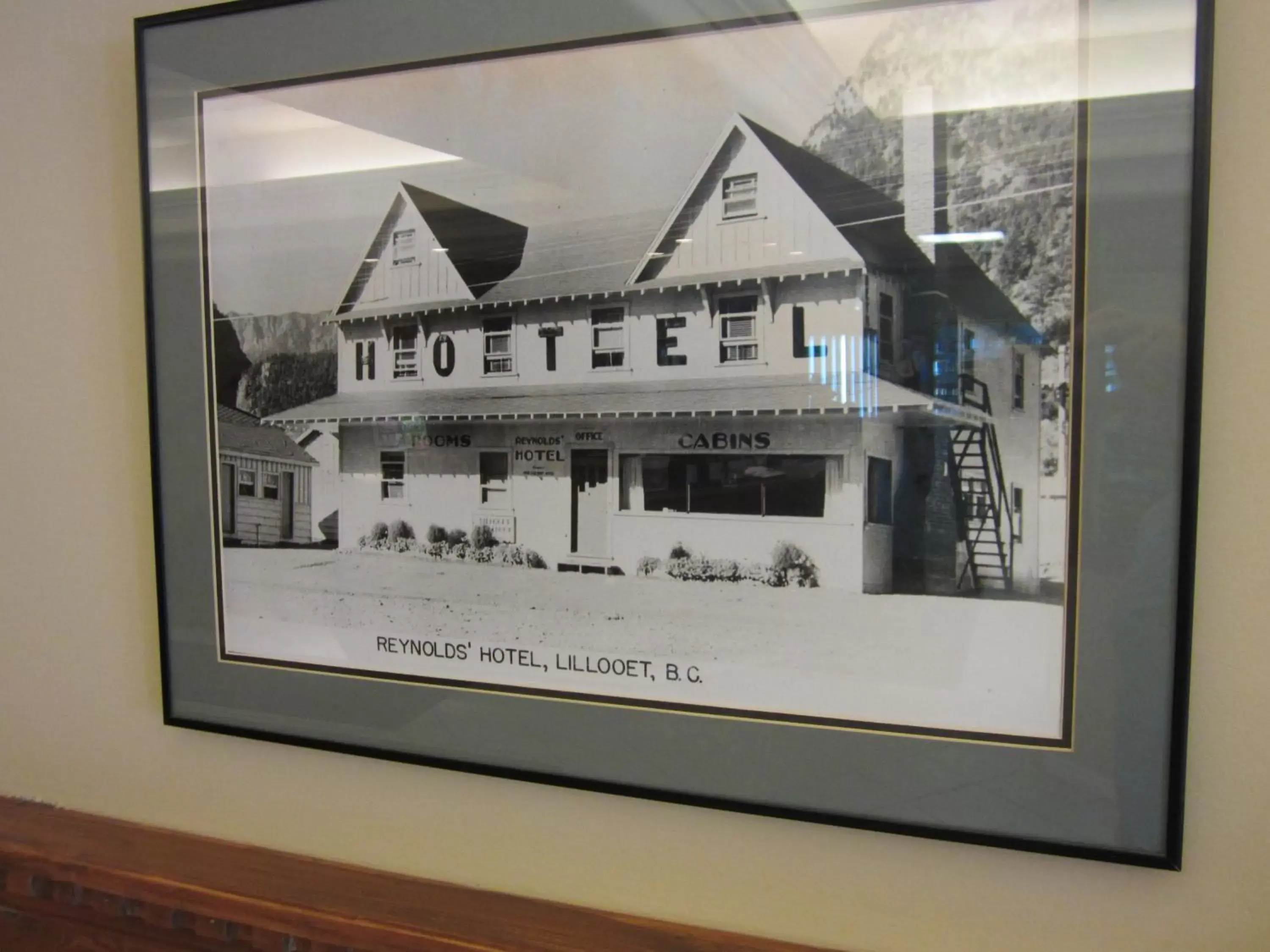 Decorative detail in Reynolds Hotel