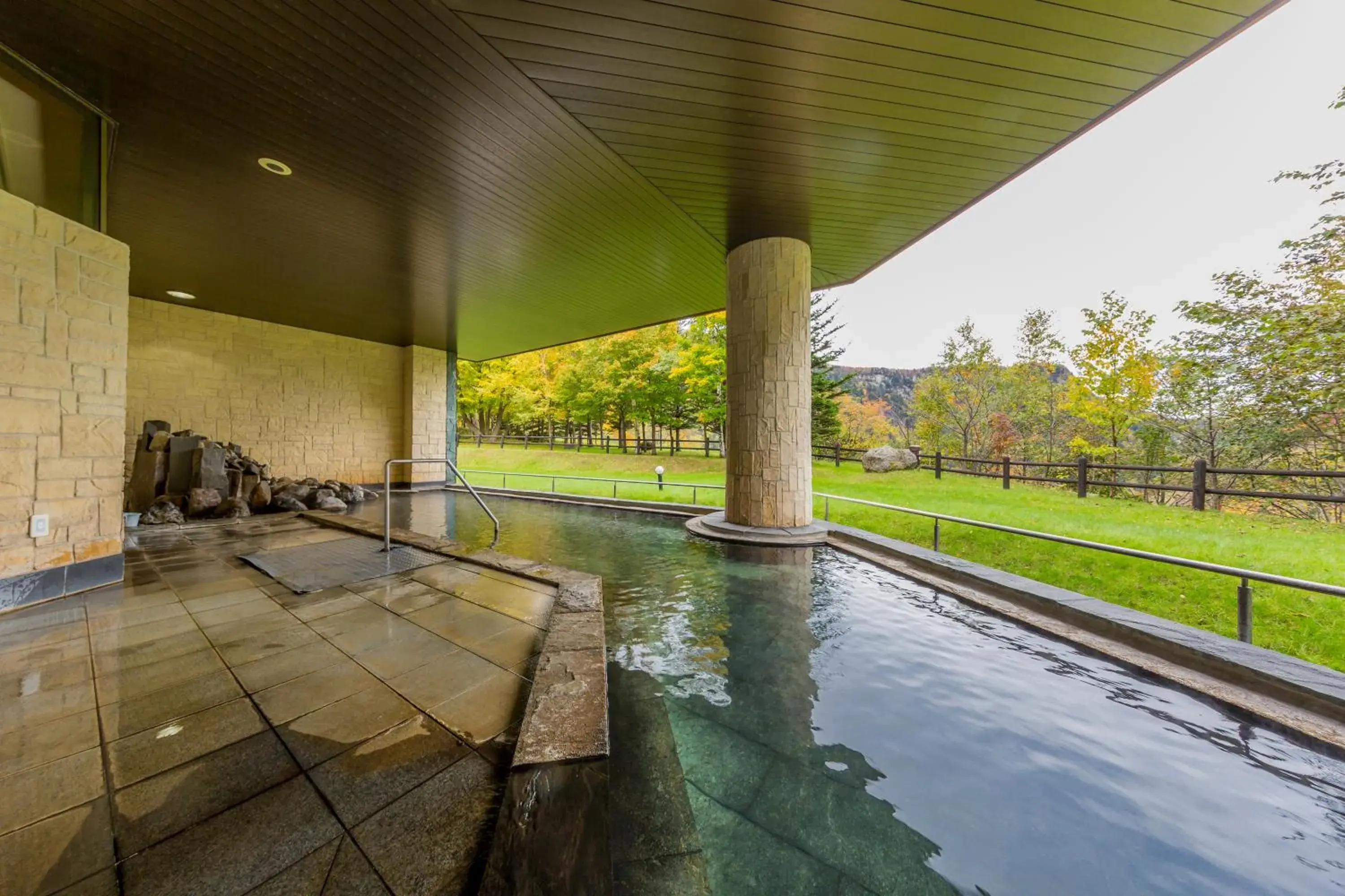 Open Air Bath, Swimming Pool in Hotel Taisetsu