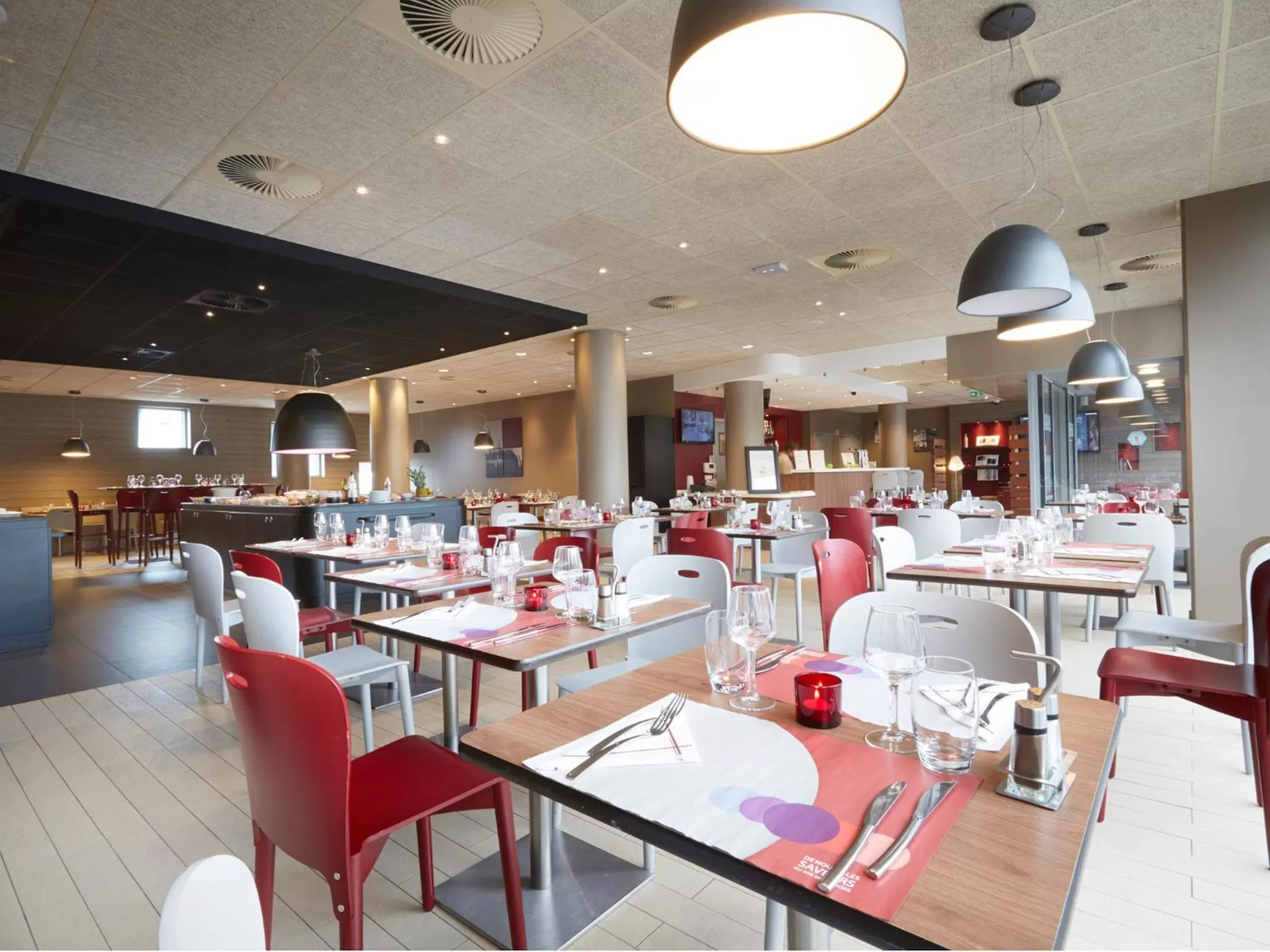 Restaurant/places to eat in Campanile Lille Euralille