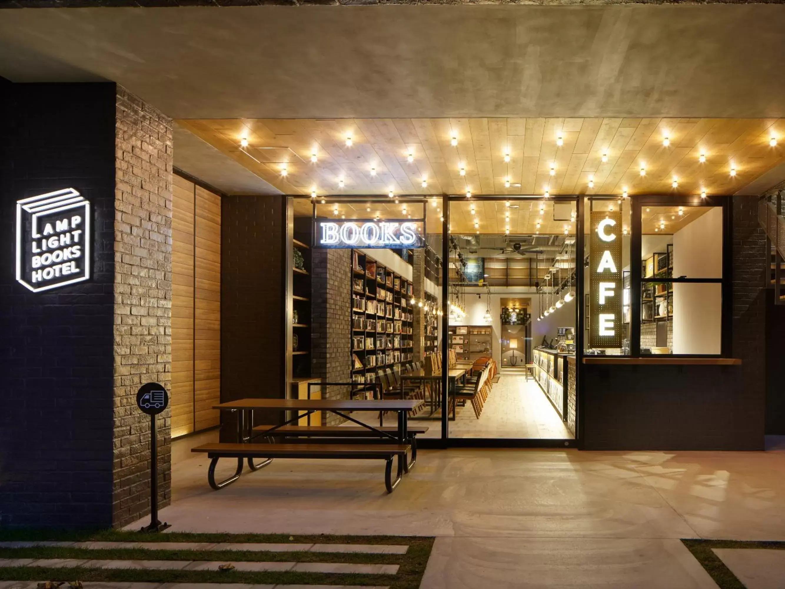 Facade/entrance in LAMP LIGHT BOOKS HOTEL fukuoka