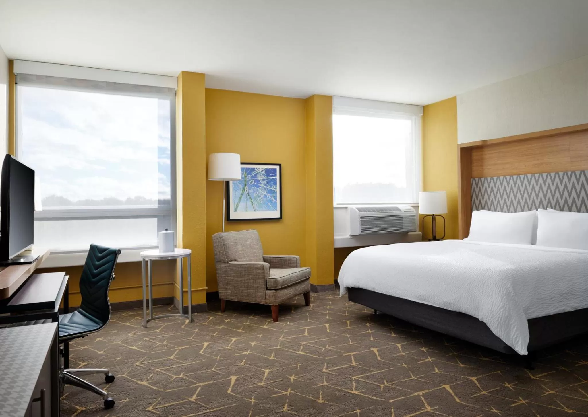 Photo of the whole room, Bed in Holiday Inn Boston - Dedham Hotel & Conference Center by IHG