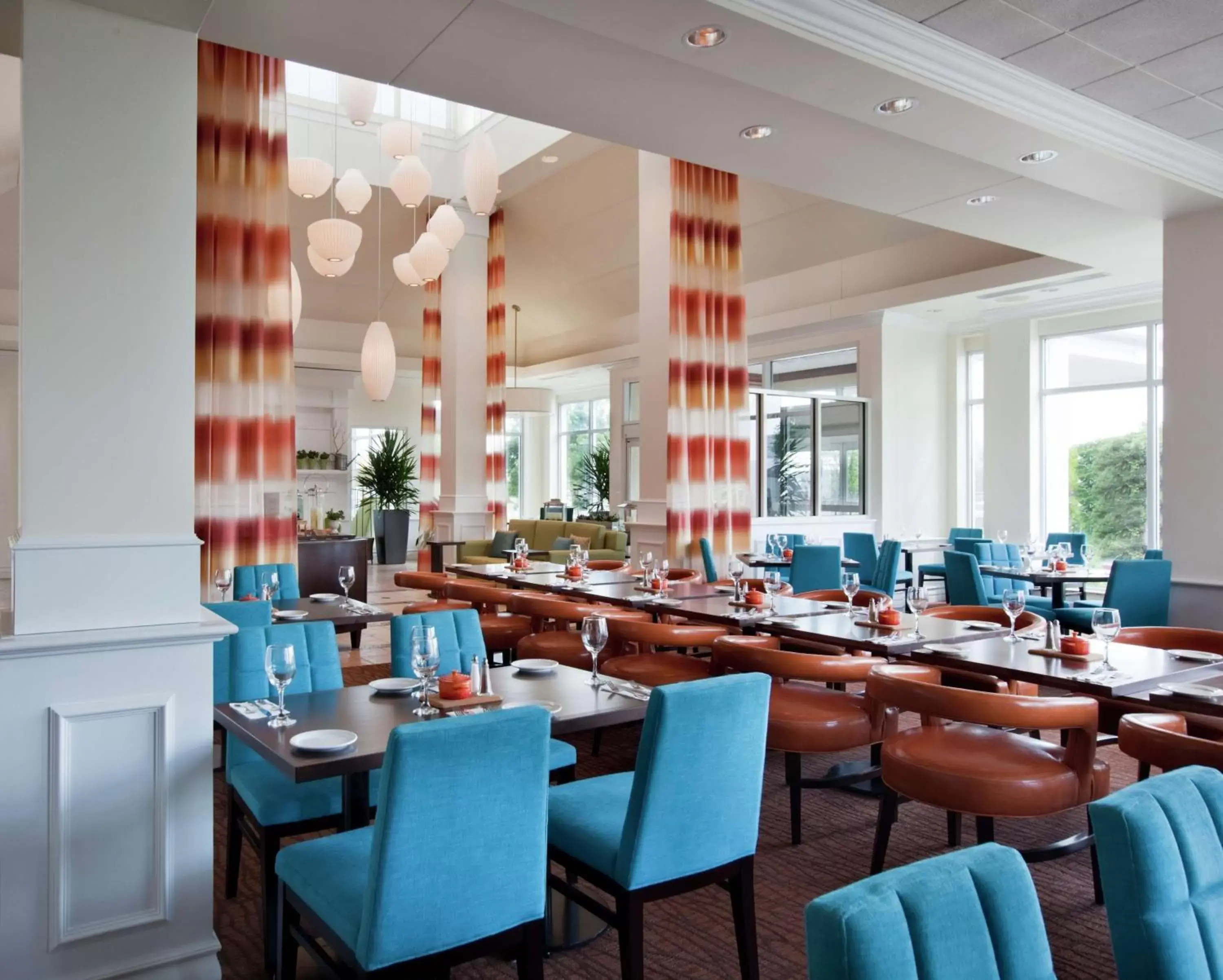 Dining area, Restaurant/Places to Eat in Hilton Garden Inn Montreal Airport