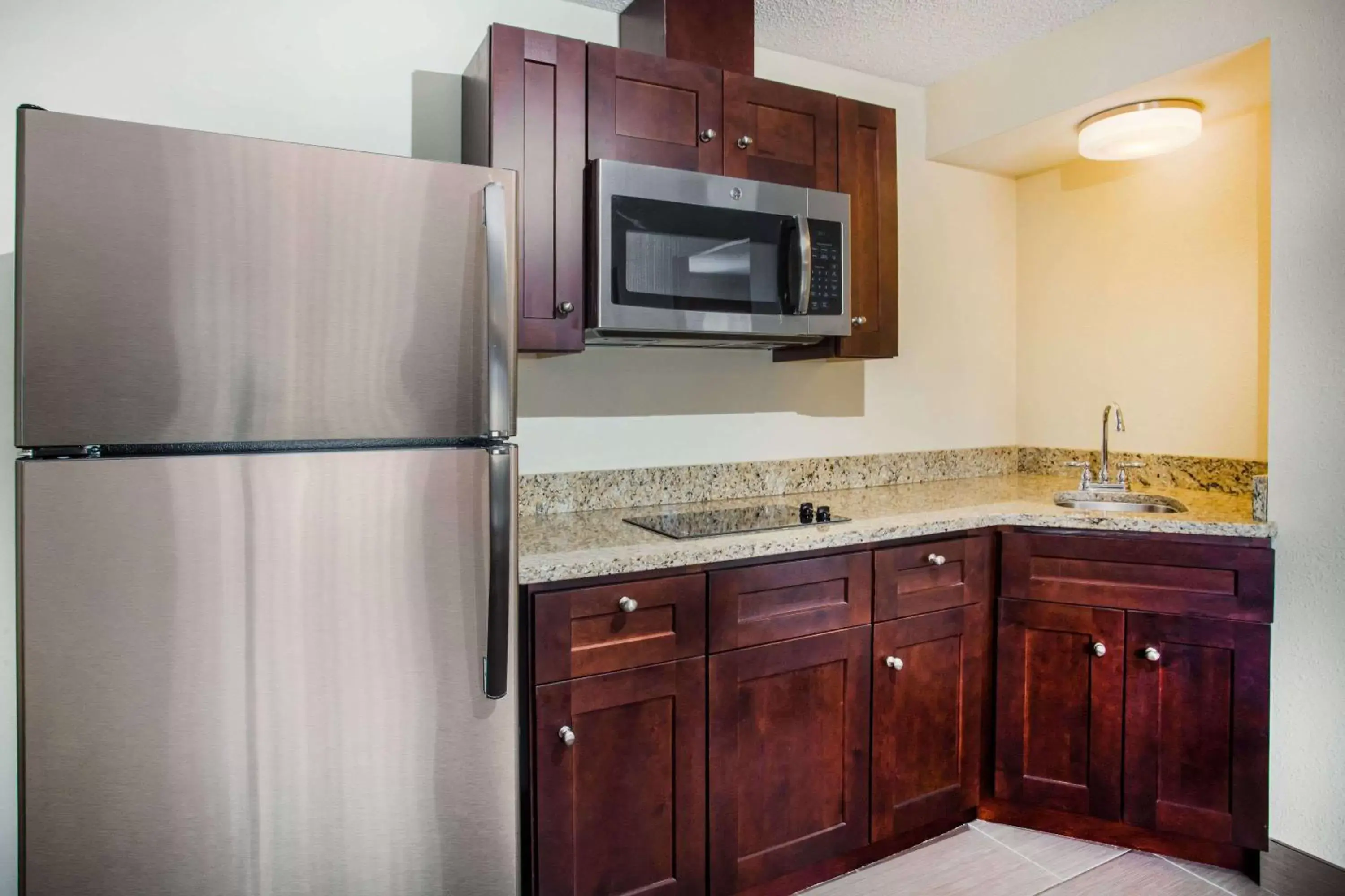 Photo of the whole room, Kitchen/Kitchenette in Days Inn by Wyndham Yakima