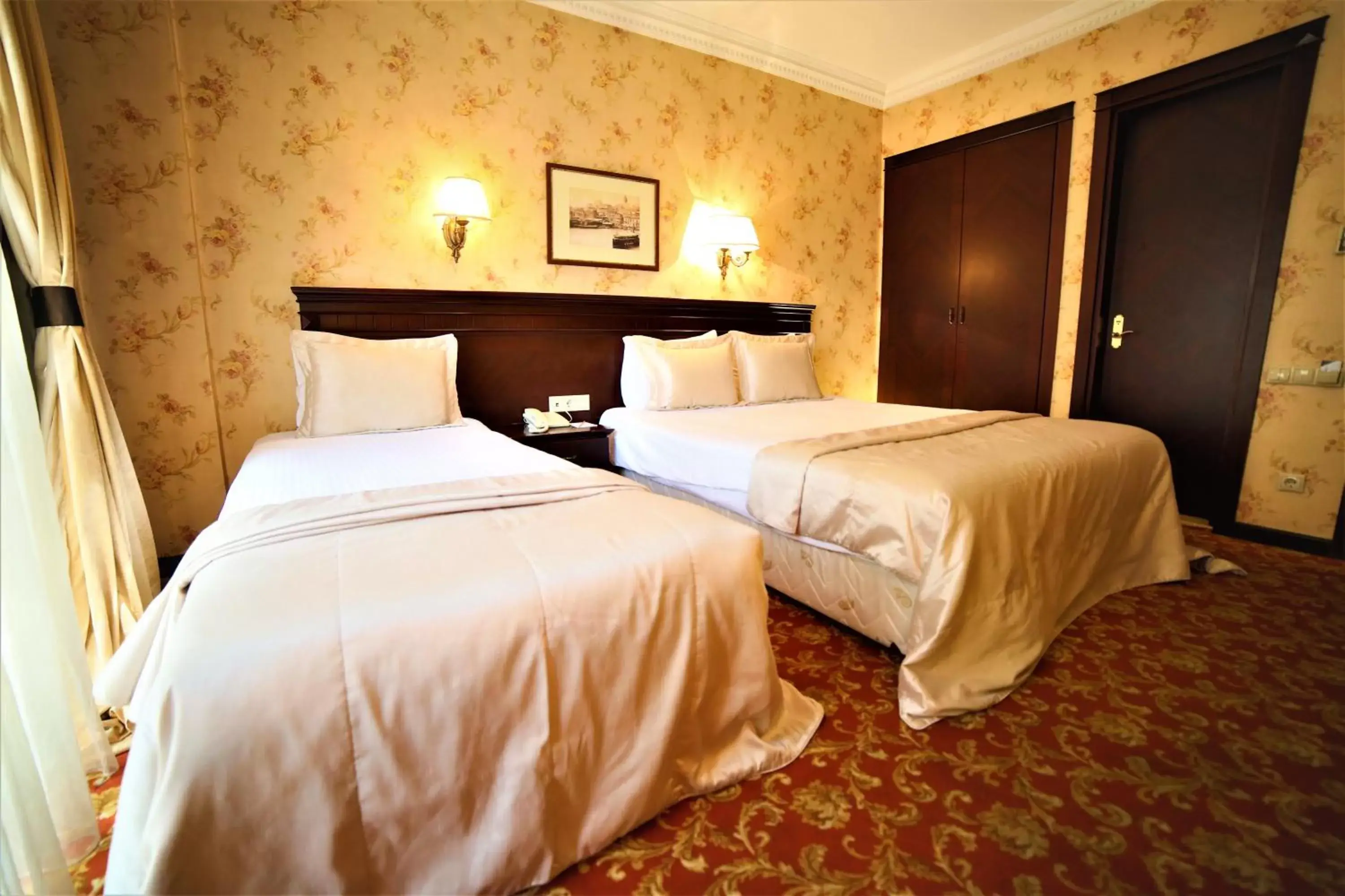 Bedroom in Pera Rose Hotel