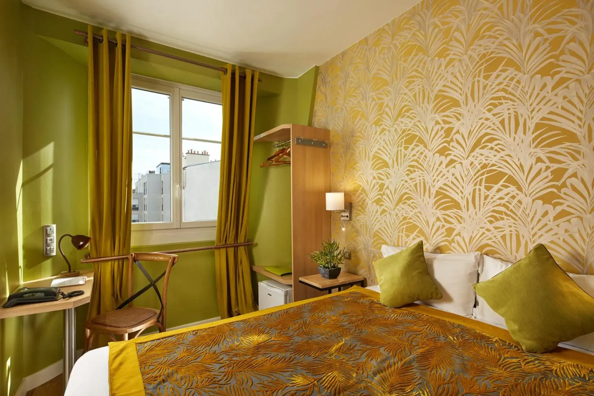 Bed in Hôtel Villa Sorel - Paris Boulogne