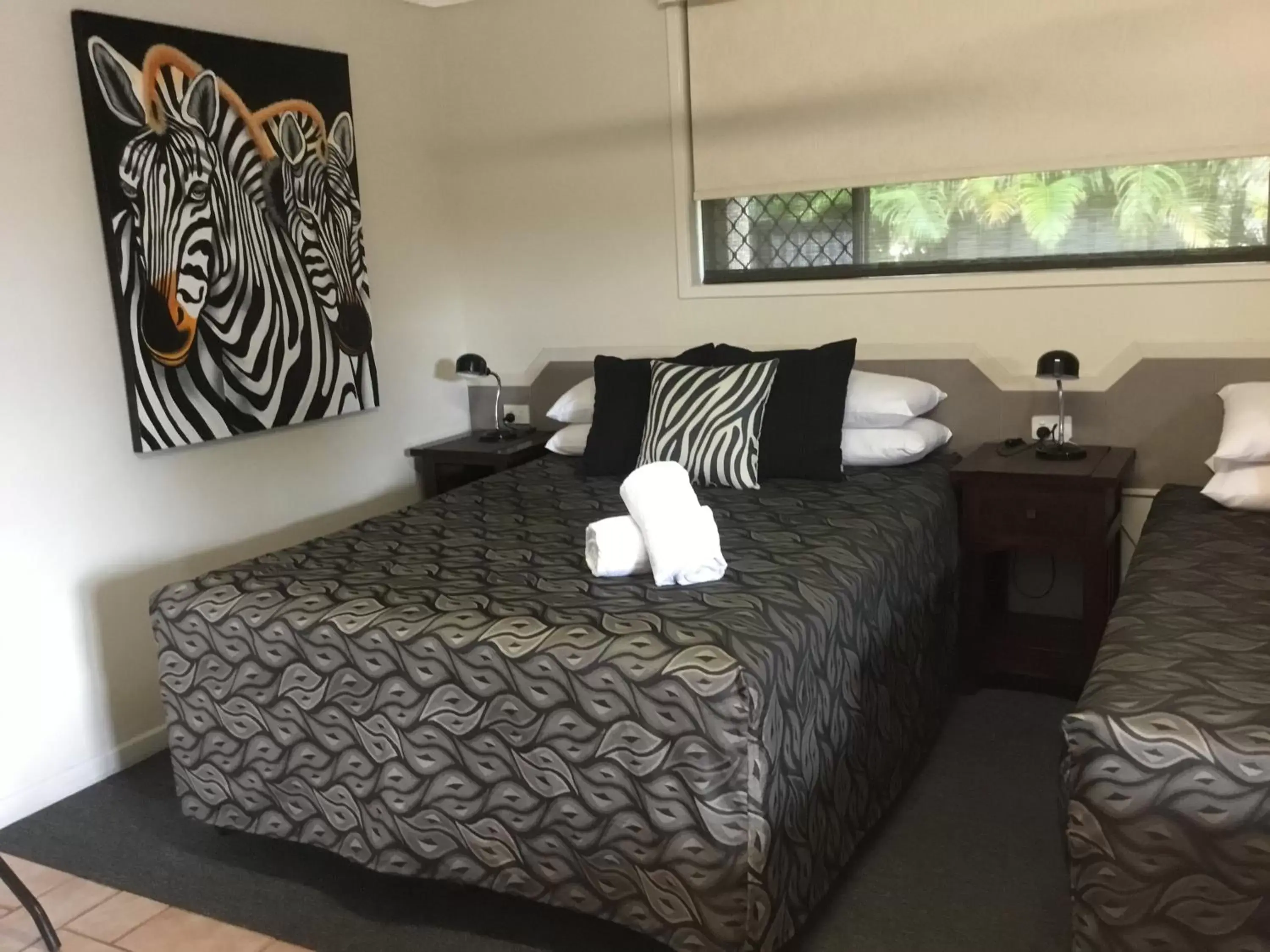 Photo of the whole room, Bed in Golden Palms Motor Inn