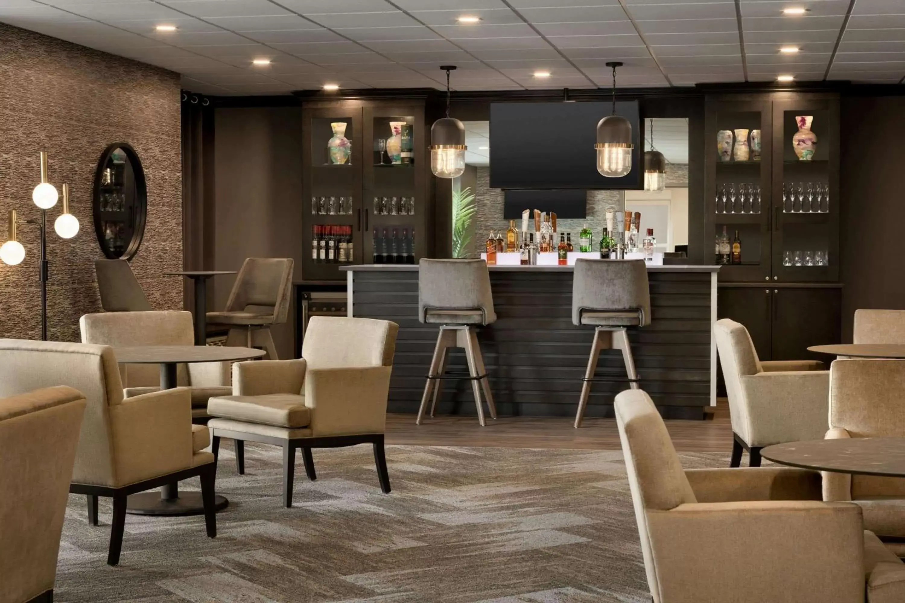 Lounge or bar, Lounge/Bar in Microtel Inn and Suites by Wyndham Weyburn