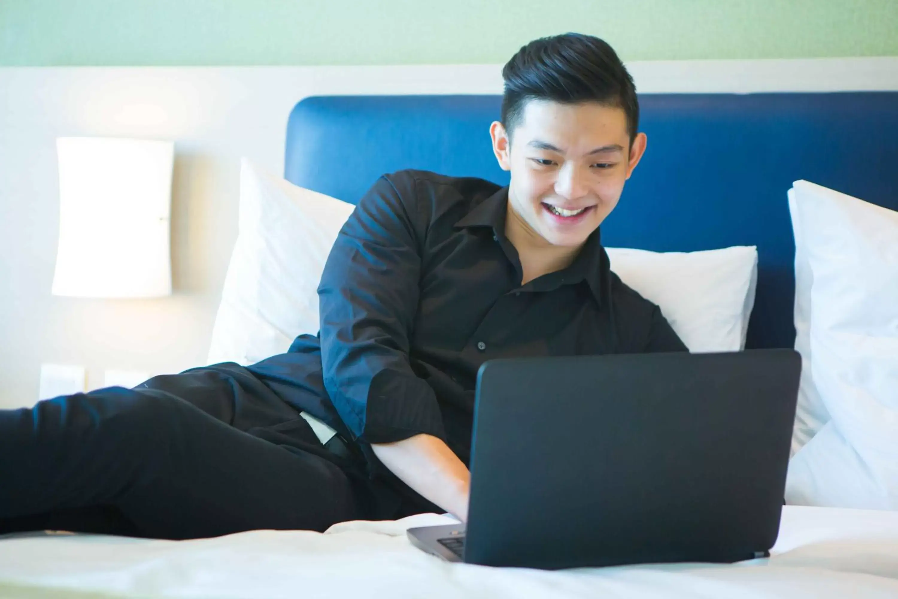 People, Bed in Holiday Inn Express Jakarta International Expo by IHG People, Bed in Holiday Inn Express Jakarta International Expo by IHG