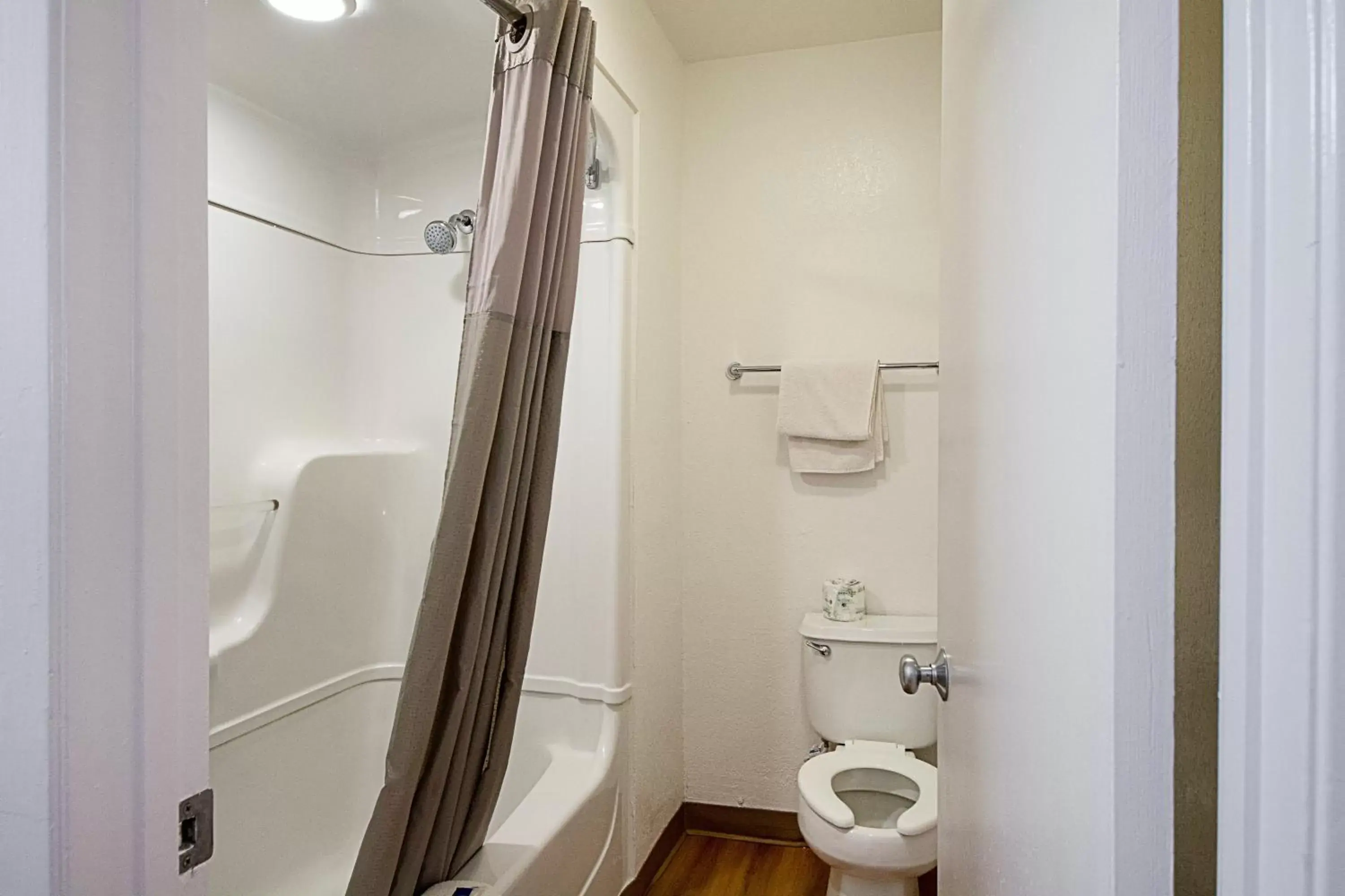 Bathroom in Motel 6-Mcallen, TX Bathroom in Motel 6-Mcallen, TX