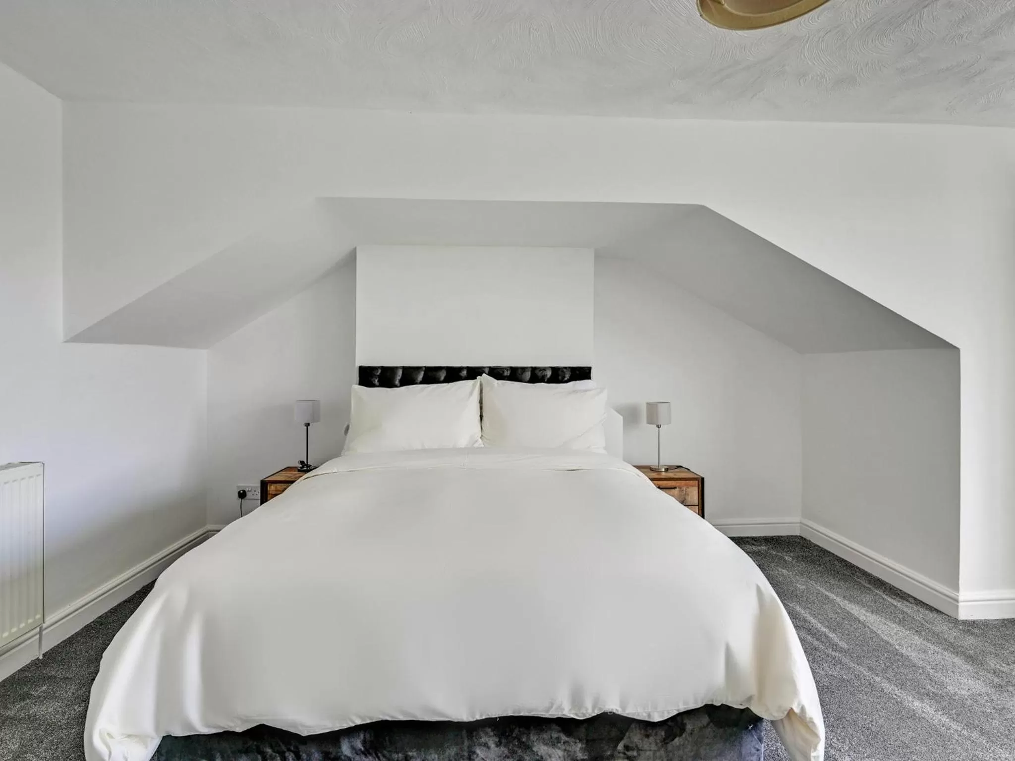 Photo of the whole room in Albert View Rooms