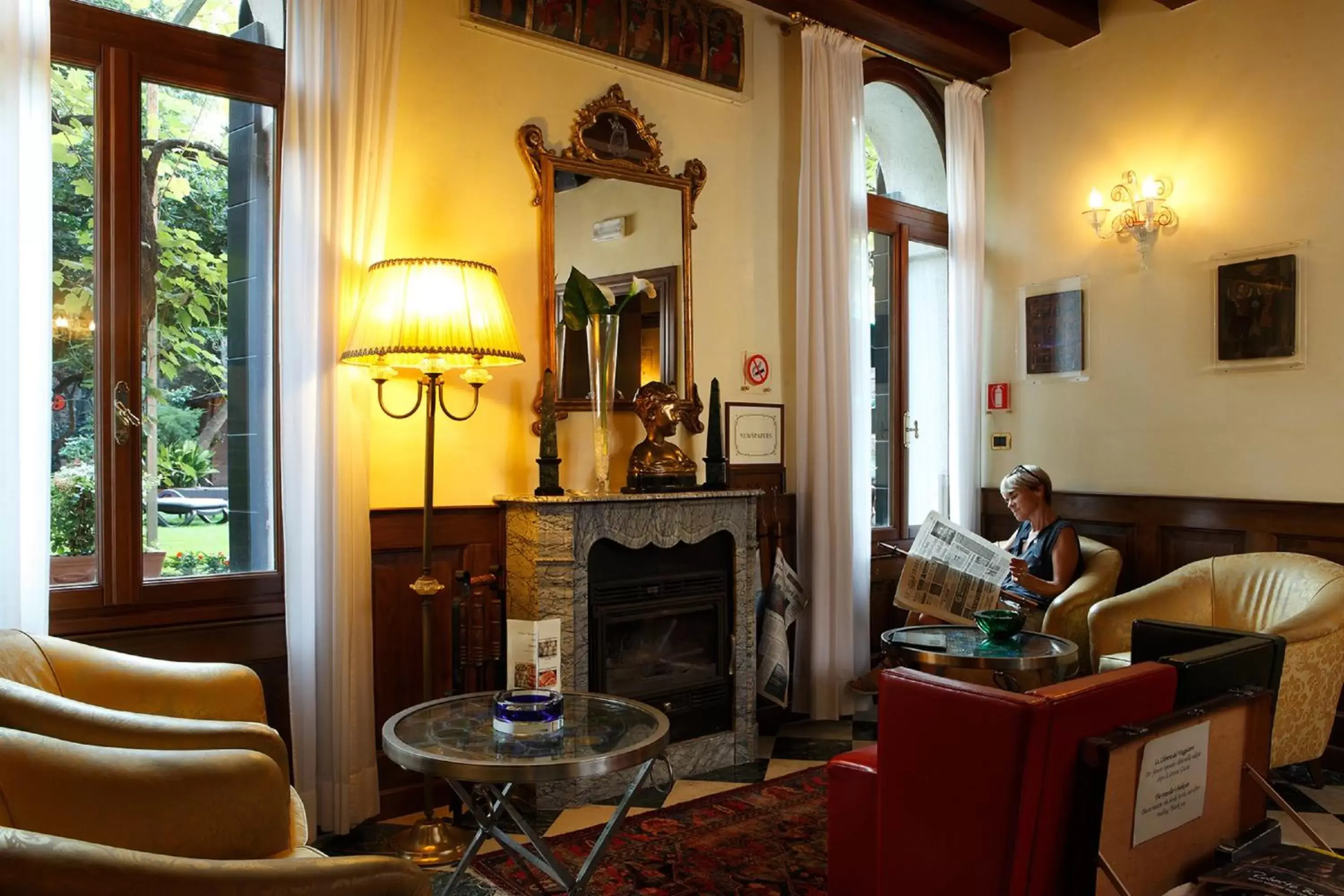 Lounge or bar in Pensione Accademia - Villa Maravege