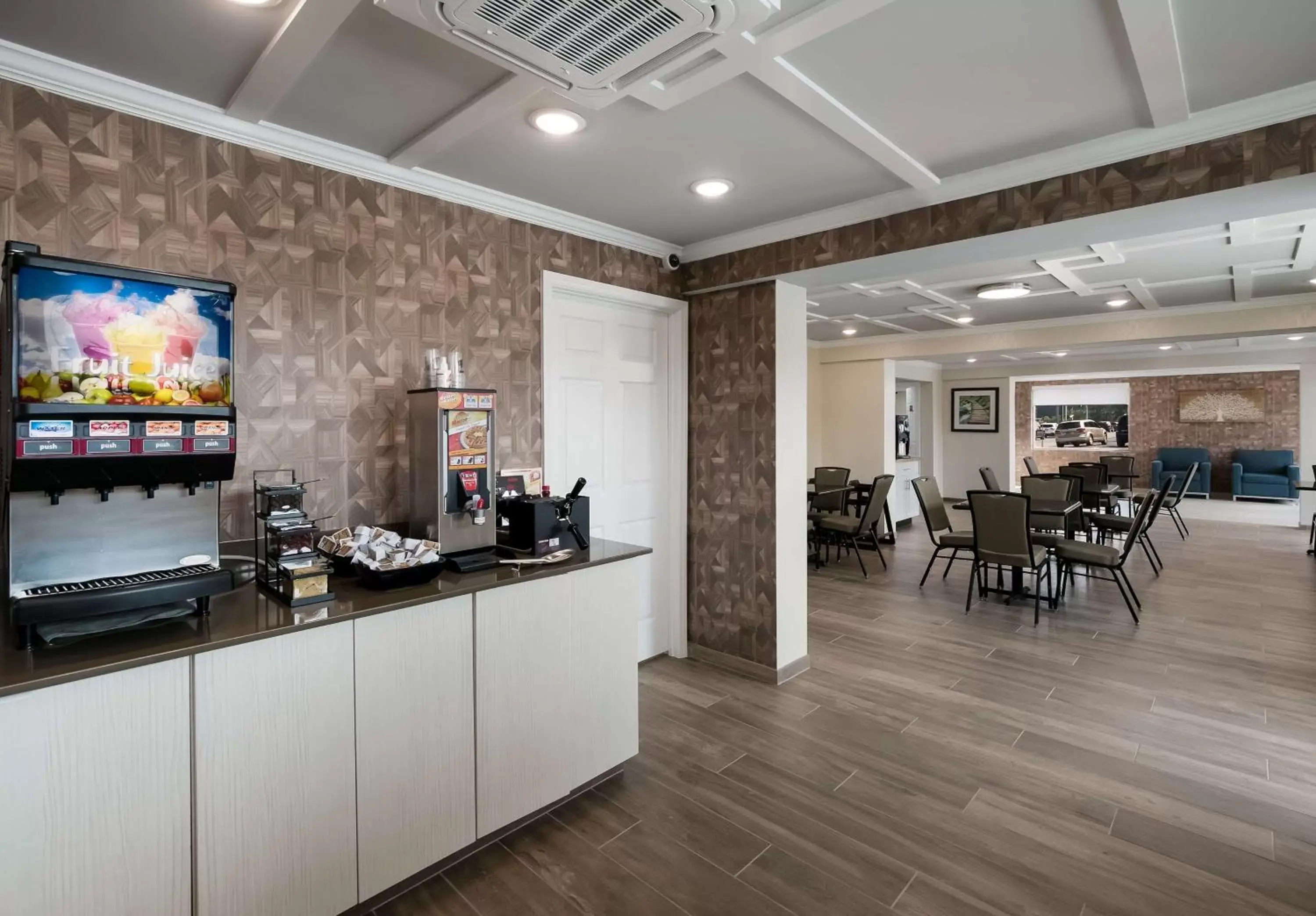 Breakfast in SureStay Plus by Best Western Pigeon Forge Breakfast in SureStay Plus by Best Western Pigeon Forge