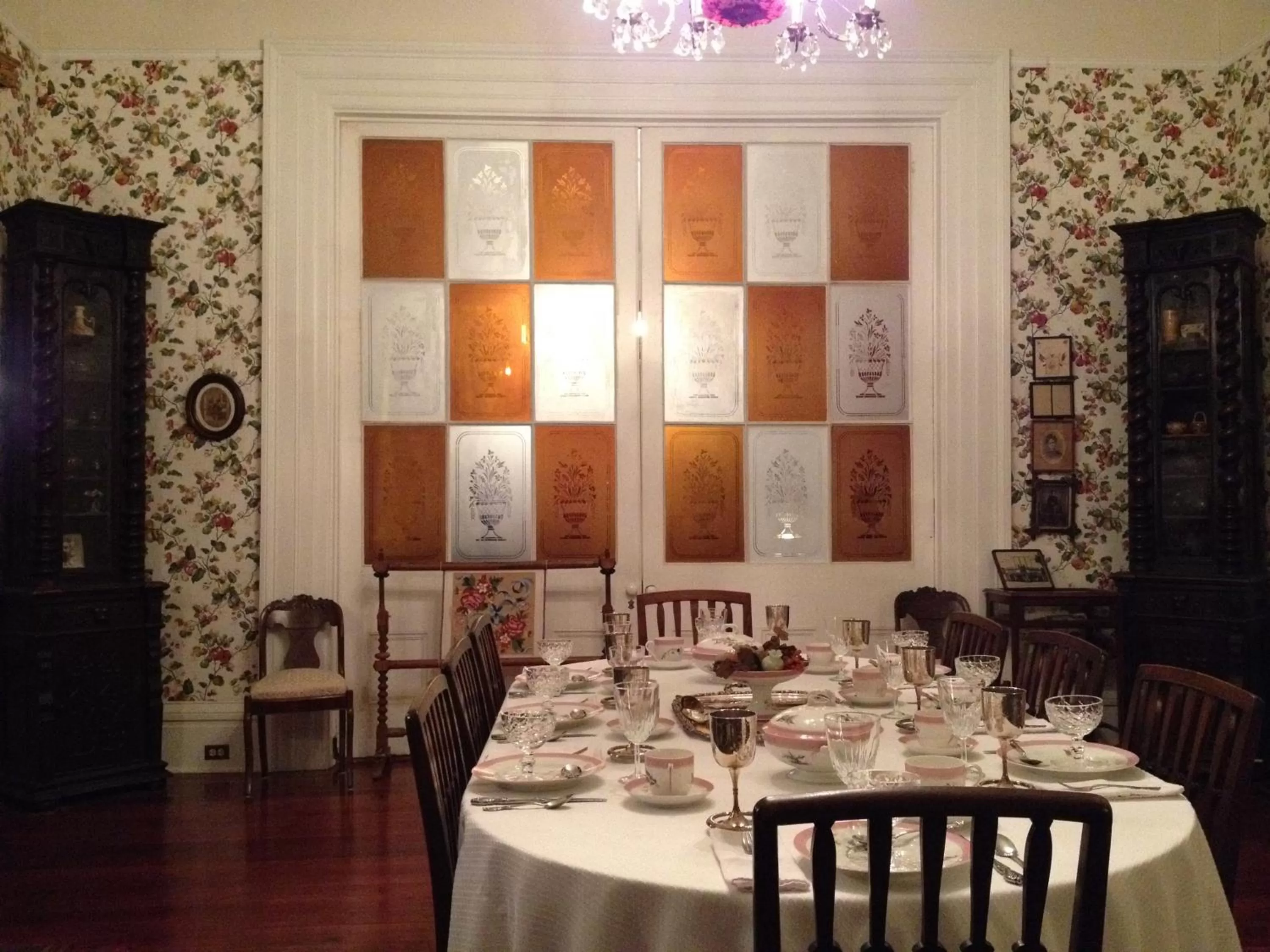 Photo of the whole room, Restaurant/Places to Eat in Stone House Musical B&B