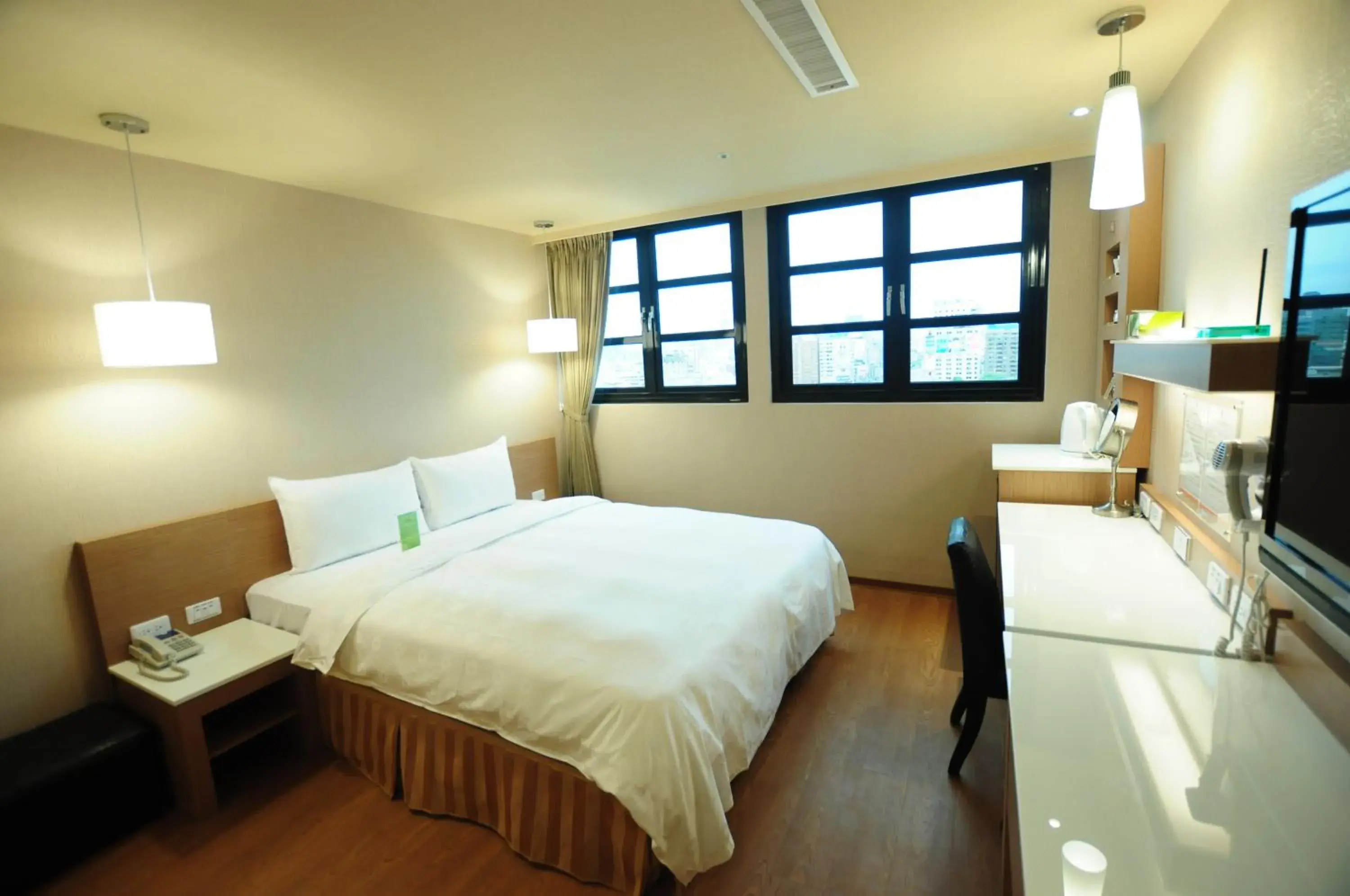 Photo of the whole room, Bed in Kindness Hotel - Kaohsiung Main Station