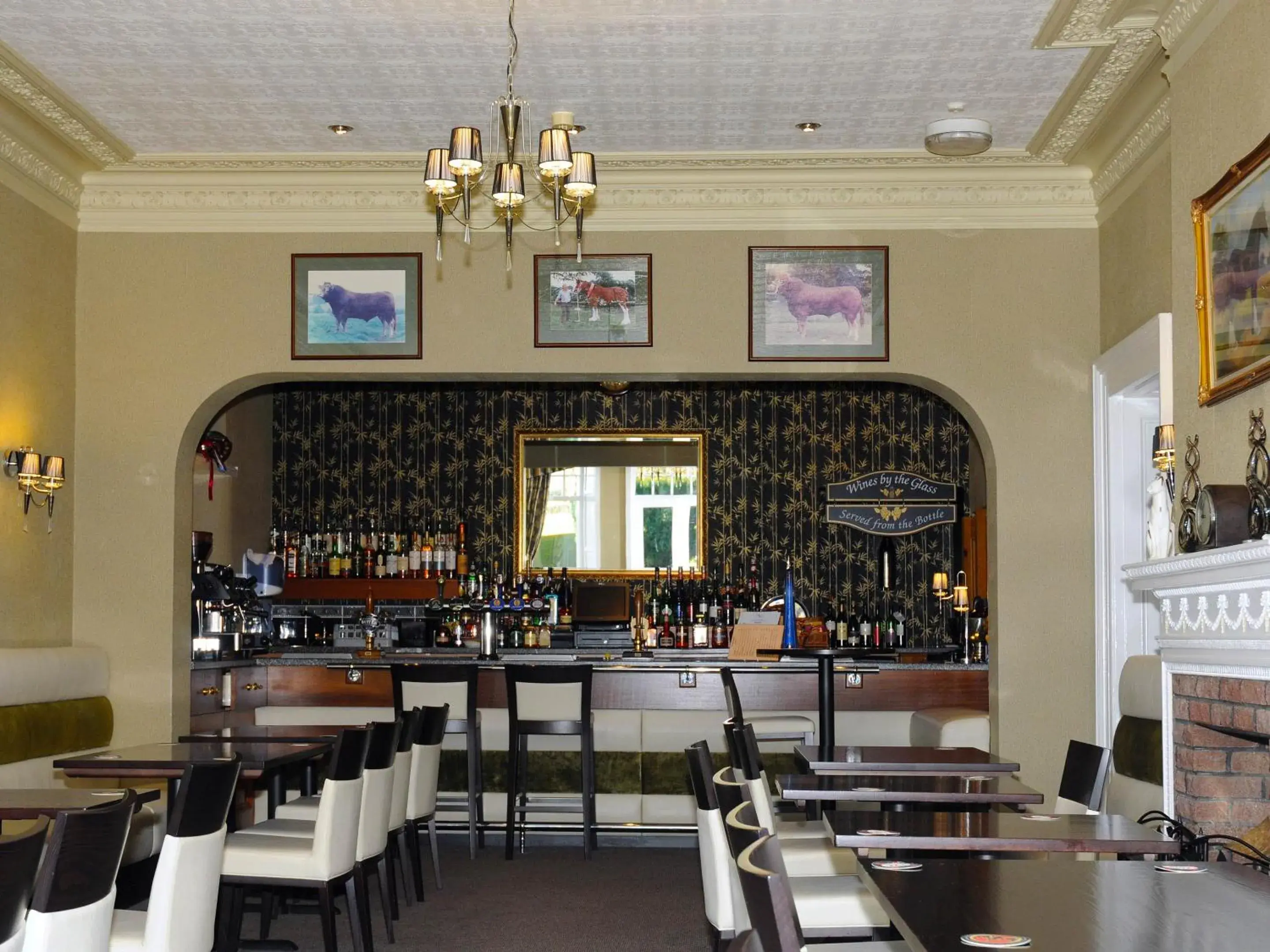 Lounge or bar, Restaurant/Places to Eat in Hundith Hill Hotel