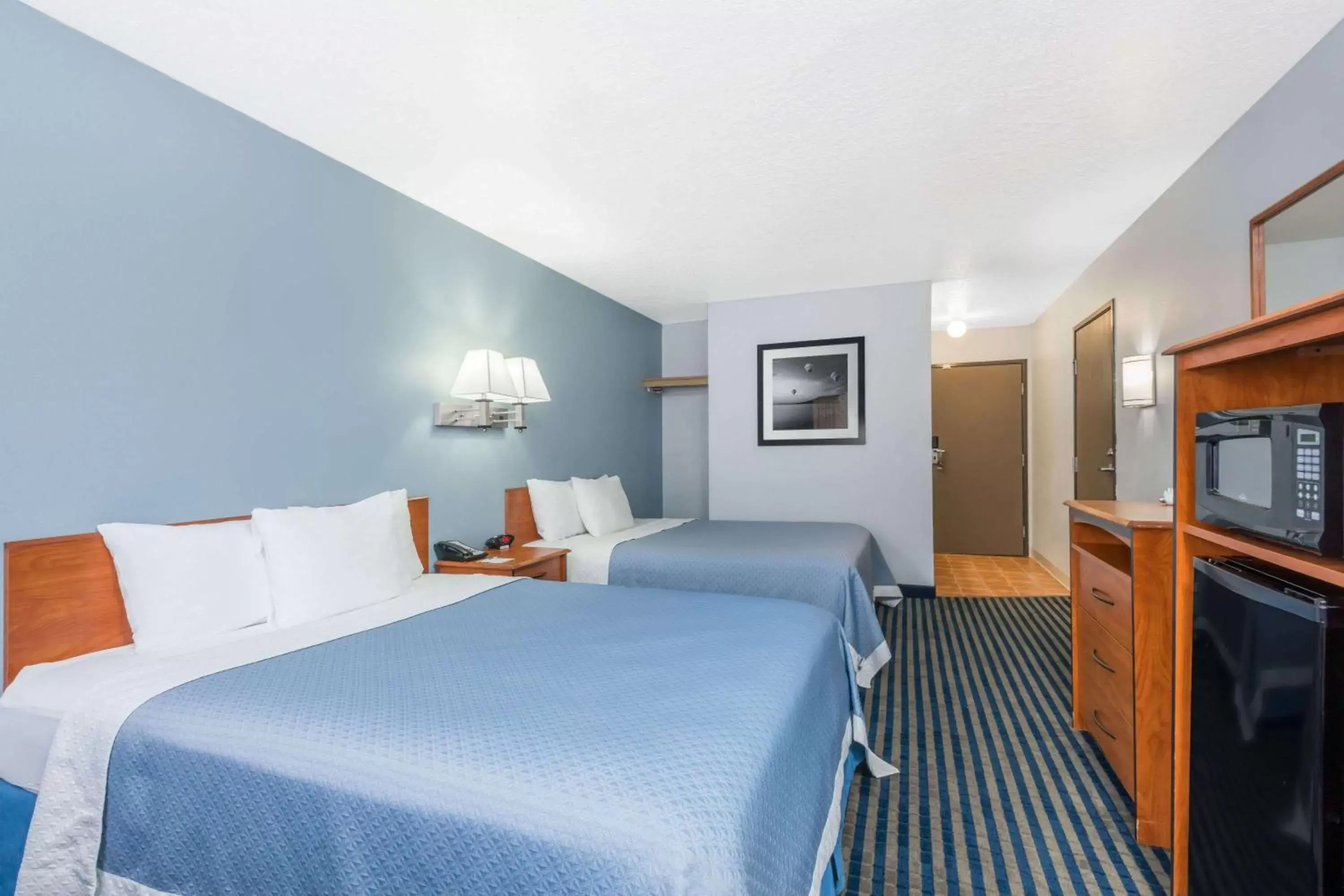 Photo of the whole room, Bed in Days Inn by Wyndham Las Vegas