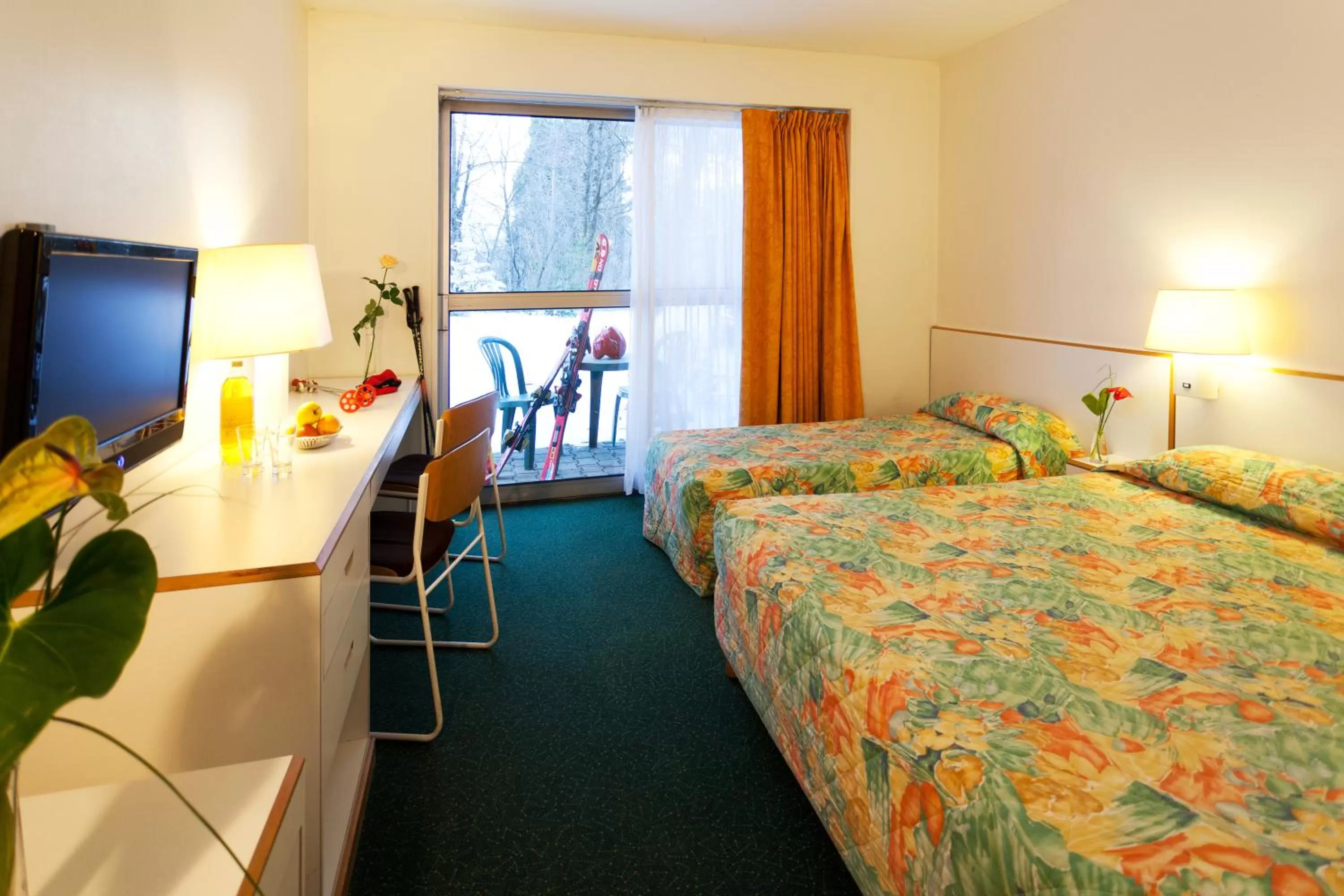 Classic Single Room with Balcony in Hôtel Restaurant Pavillon Carina