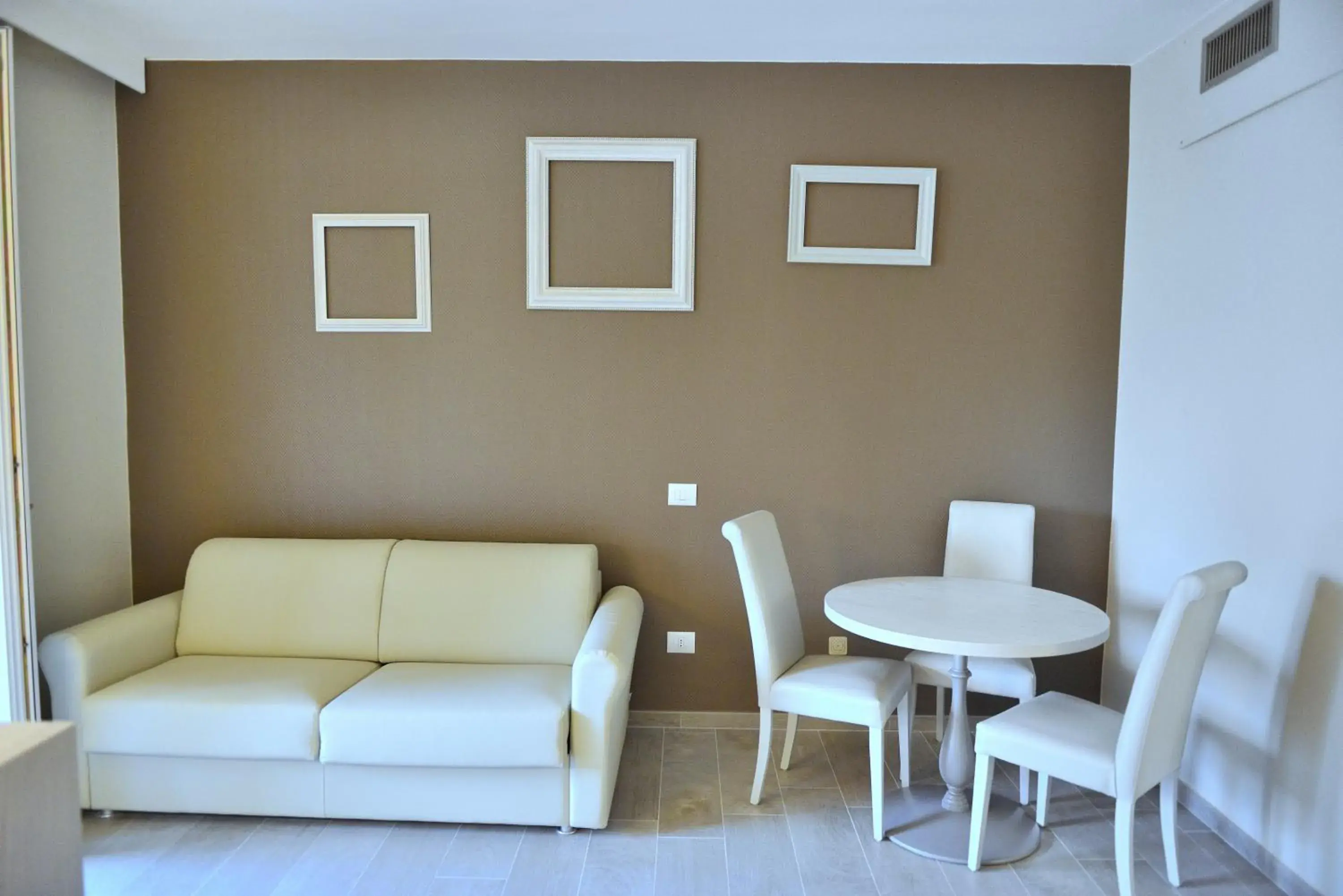 Bedroom, Seating Area in Hotel Degli Ulivi