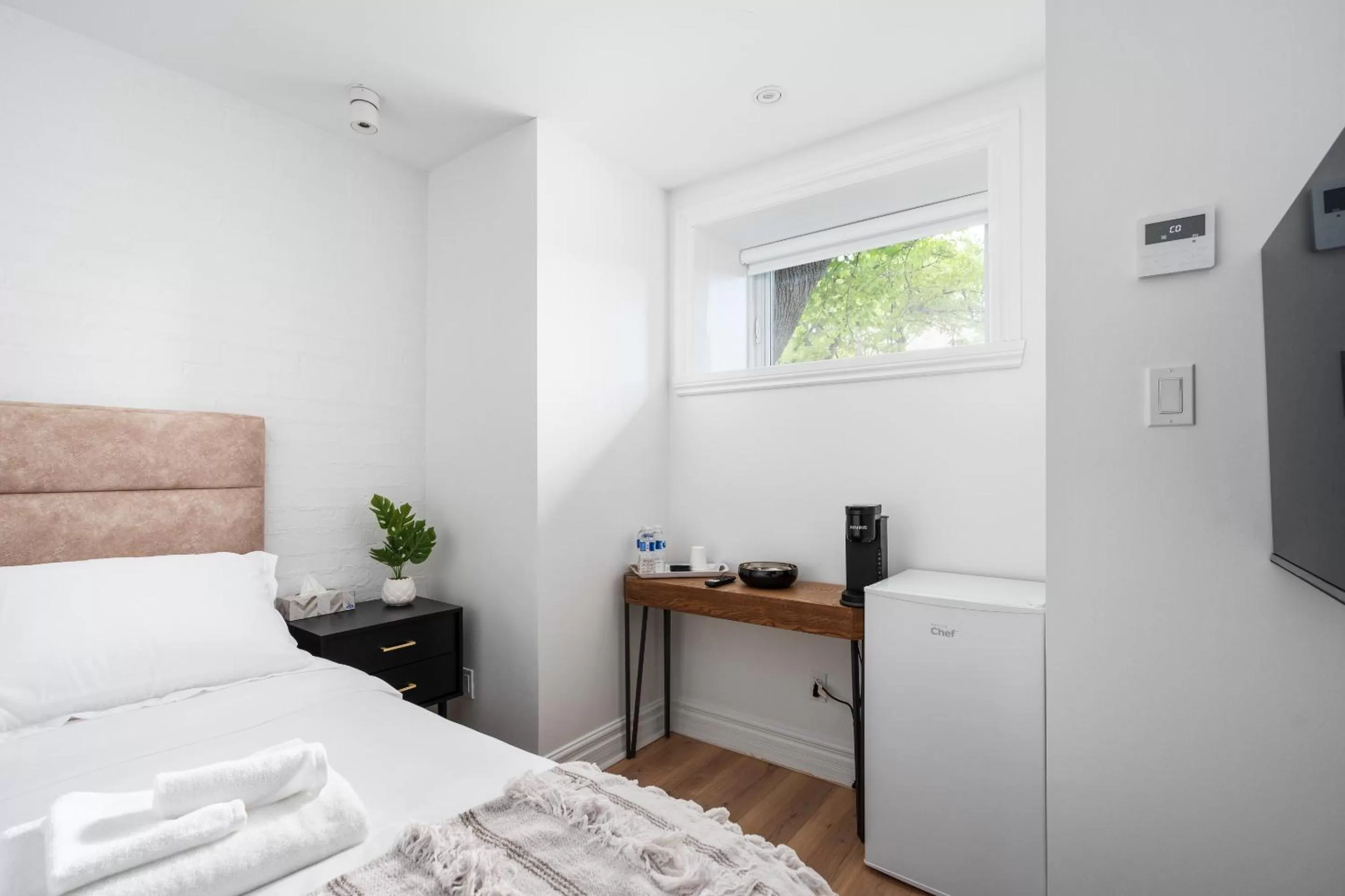 Bed in Le Penfield Par Nomade MTL