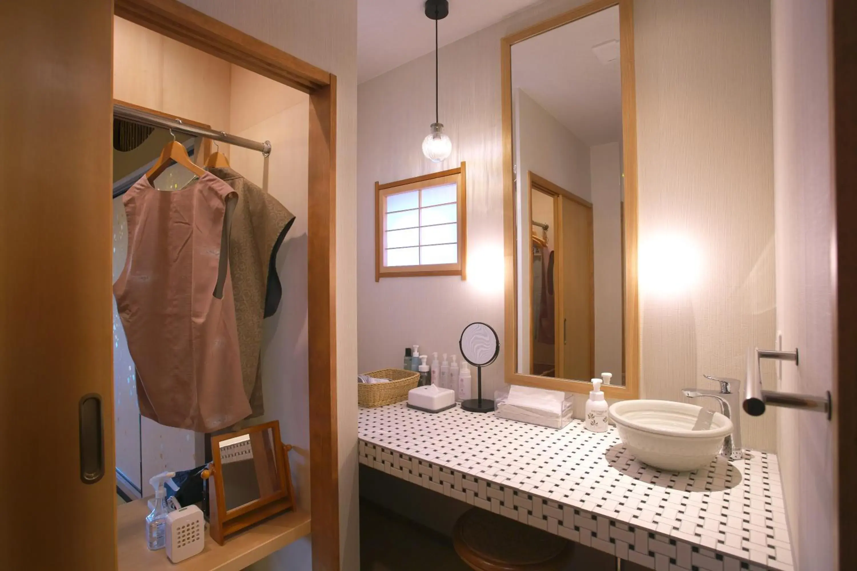 Photo of the whole room, Bathroom in Honjin Hiranoya Kachoan