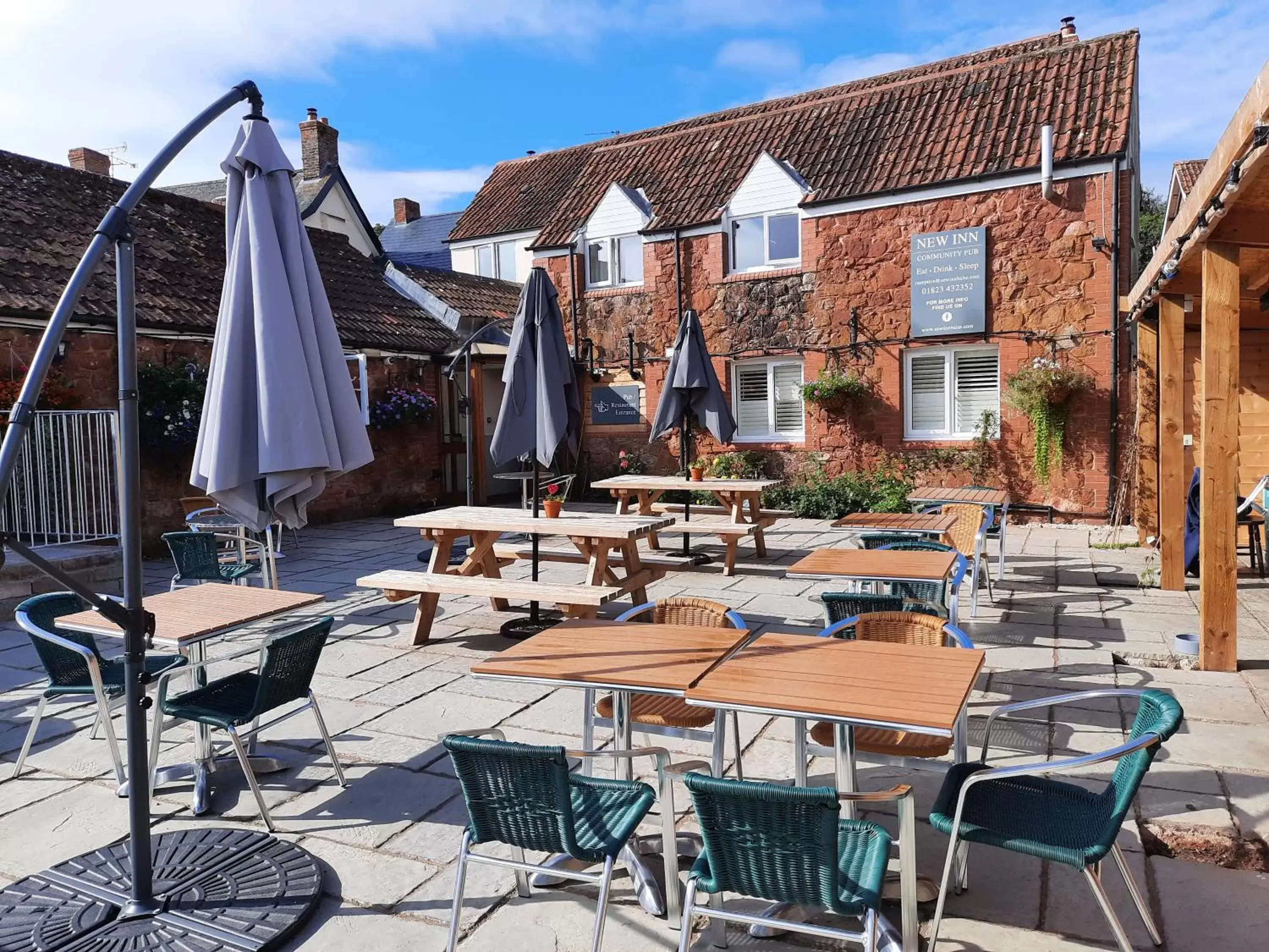 Inner courtyard view, Restaurant/Places to Eat in The New Inn Halse
