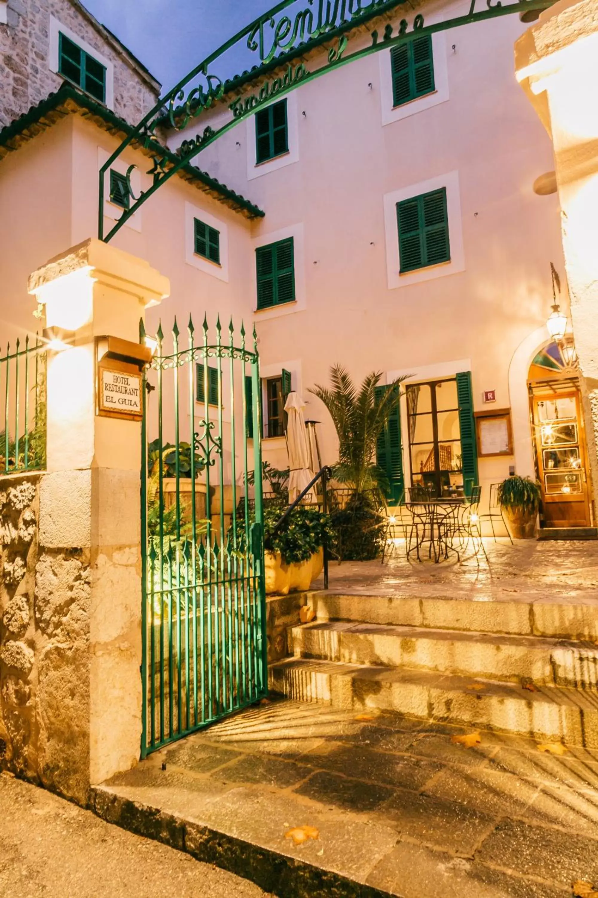 Facade/entrance, Property Building in Hotel El Guía