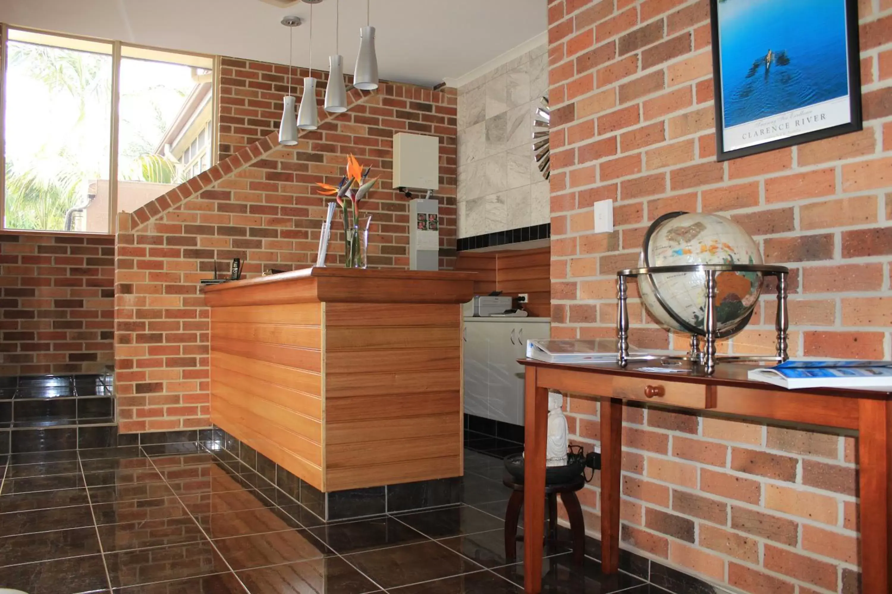 Lobby or reception, Kitchen/Kitchenette in Heritage River Motor Inn