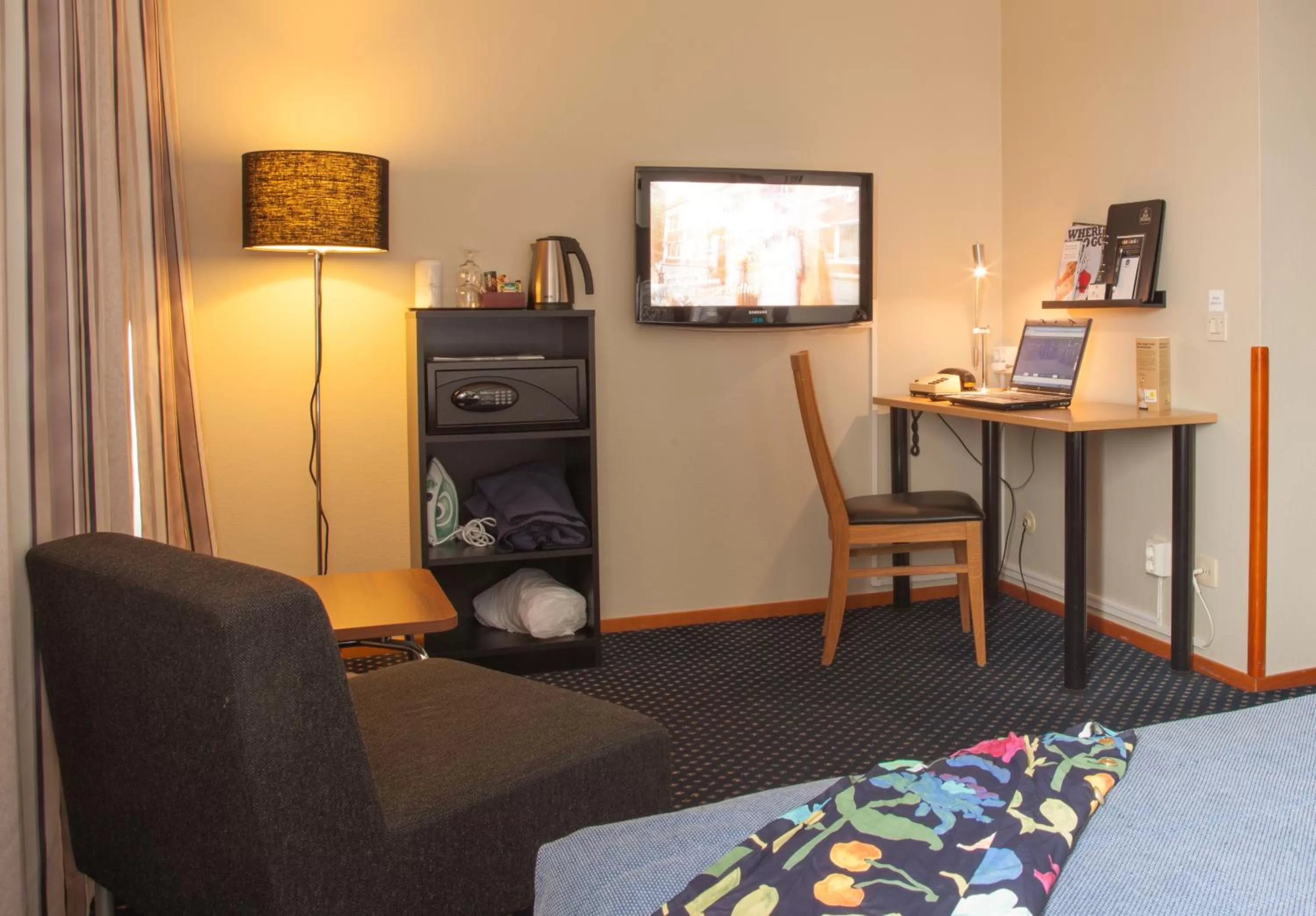 TV and multimedia, Bed in Best Western Plus Grand Hotel Elektra