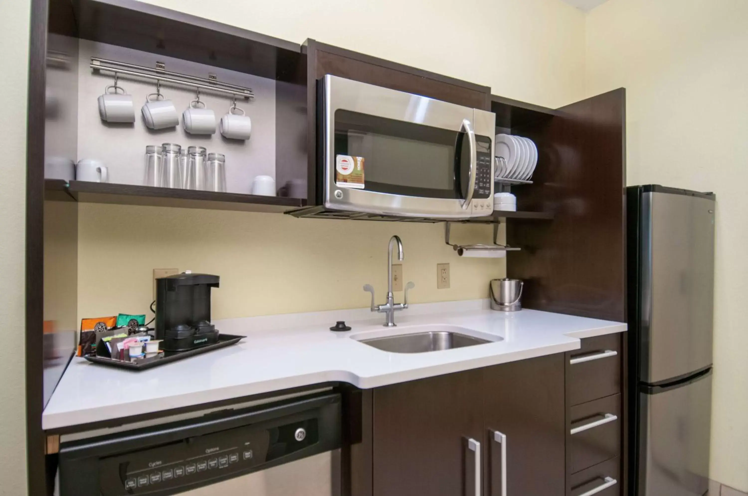 Kitchen or kitchenette, Kitchen/Kitchenette in Home2 Suites by Hilton Ridgeland