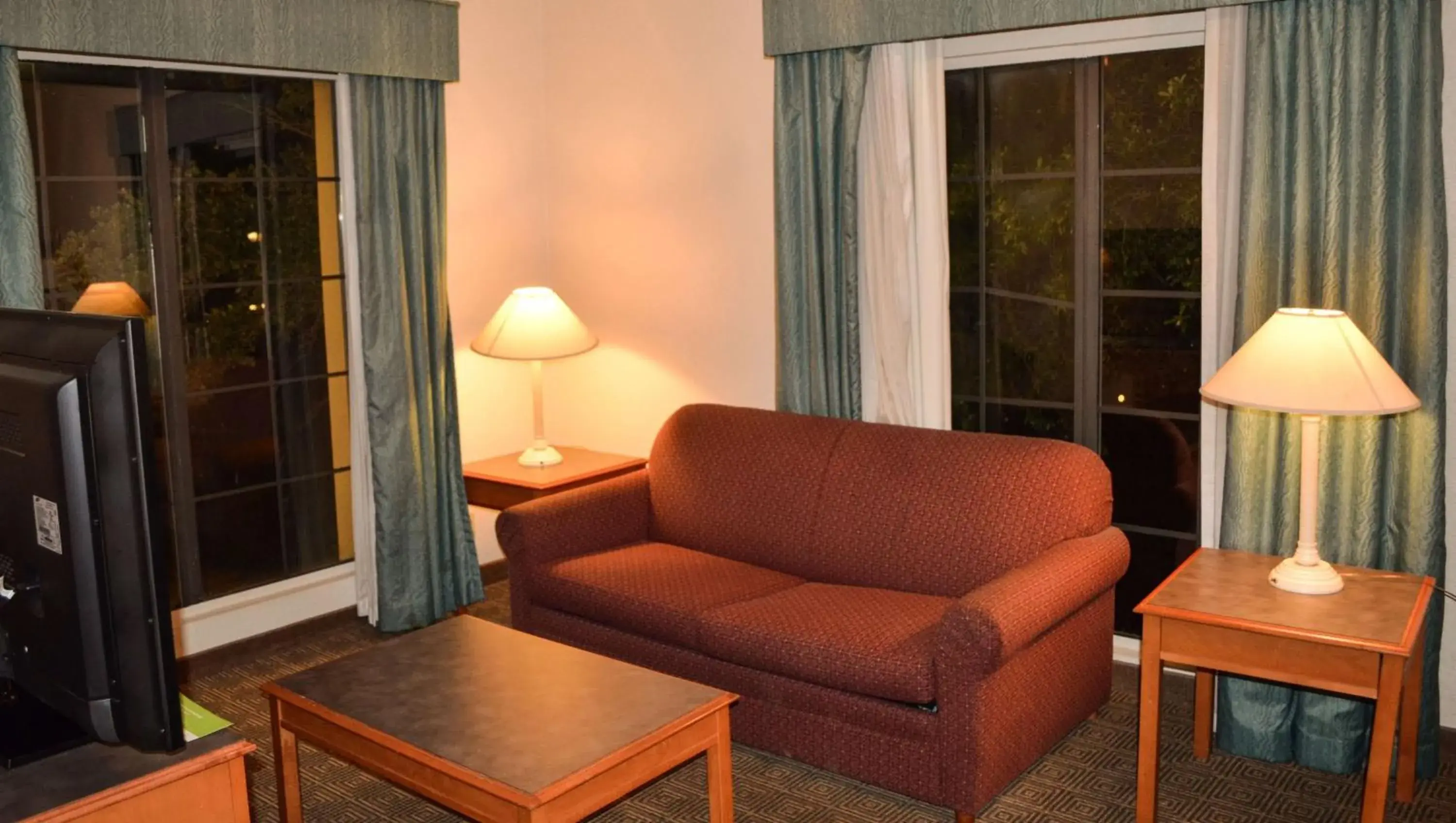 Photo of the whole room, Seating Area in Magnuson Hotel Texarkana