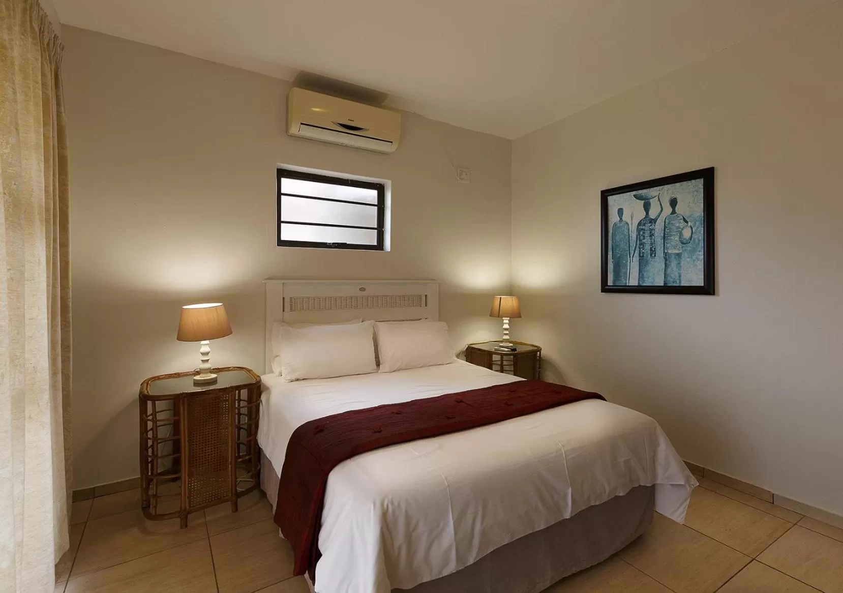 Photo of the whole room, Bed in My Den Beachfront B&B and Self-Catering