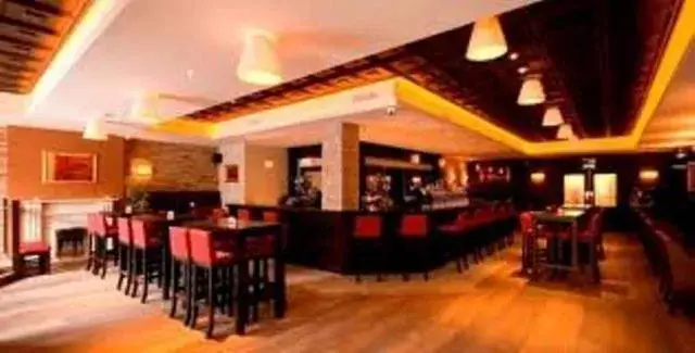 Lounge or bar, Restaurant/Places to Eat in Bracken Court Hotel