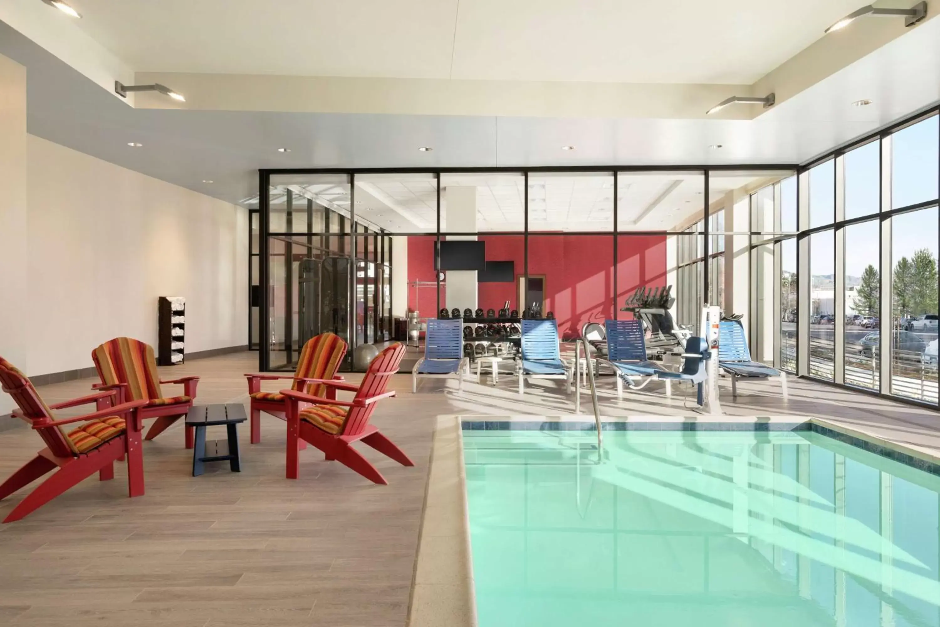Swimming pool, Restaurant/Places to Eat in Home2 Suites By Hilton Woodland Hills Los Angeles