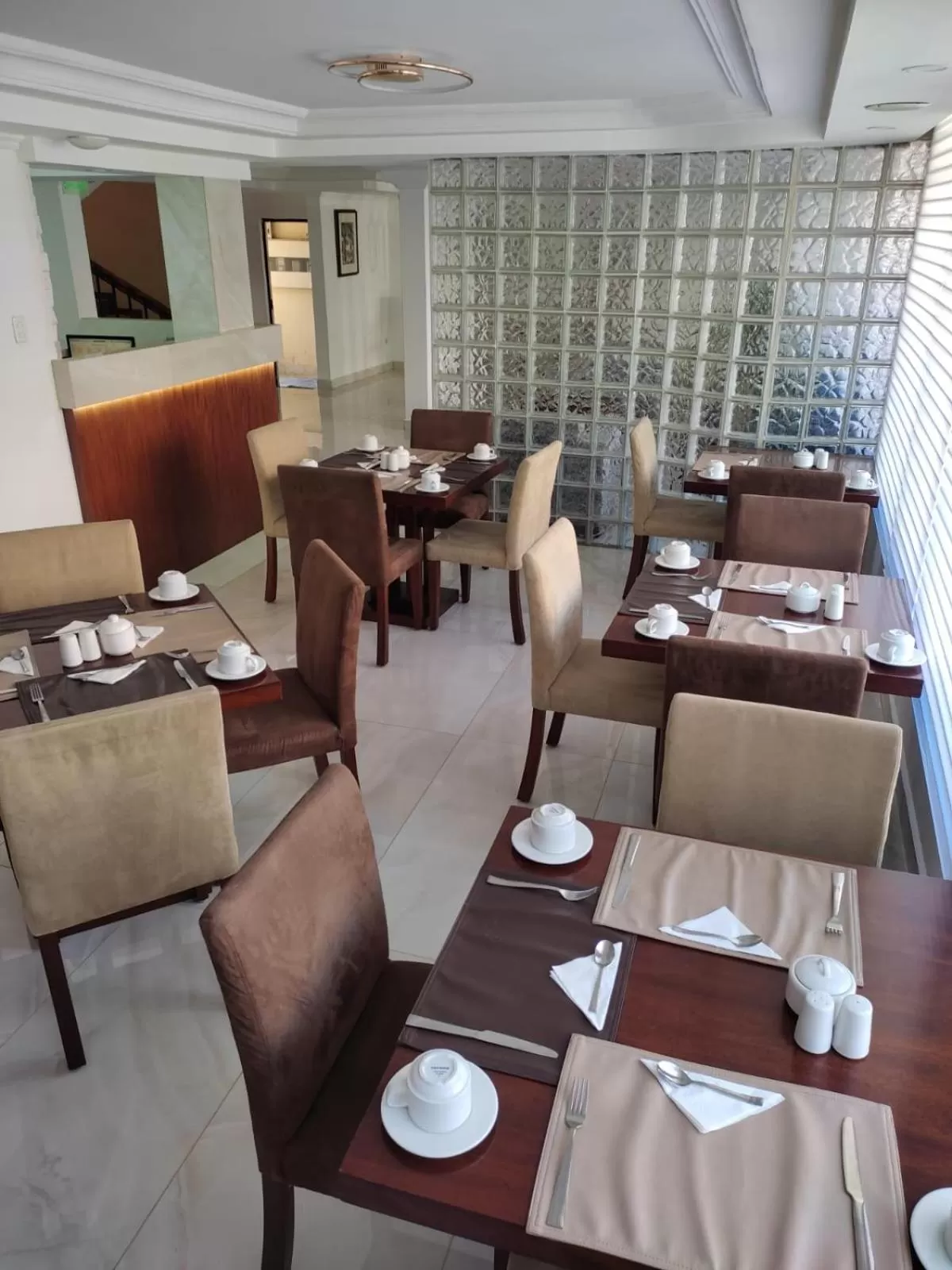 Restaurant/places to eat in La Carolina Inn