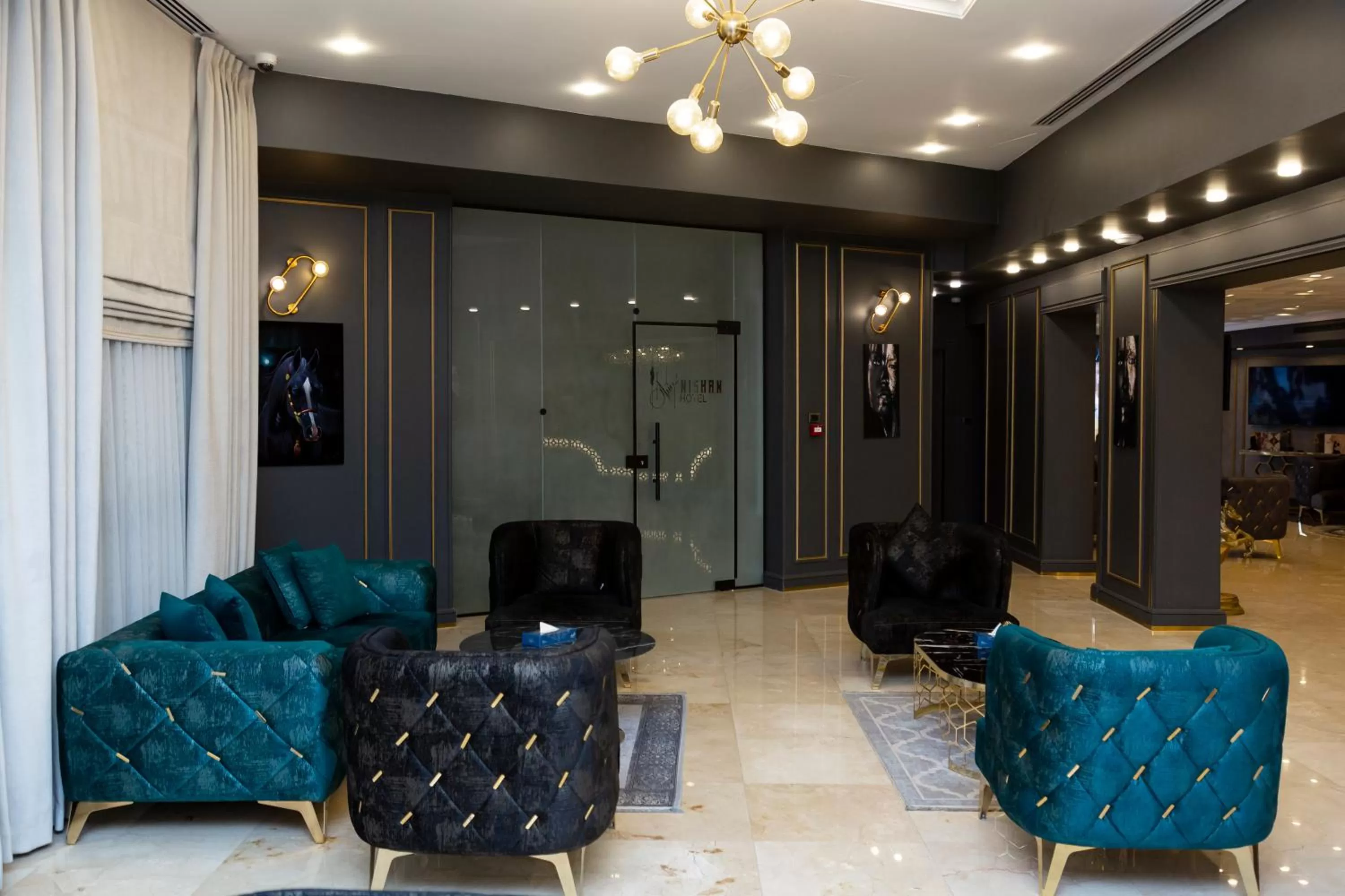 Communal lounge/ TV room in Nishan Hotel