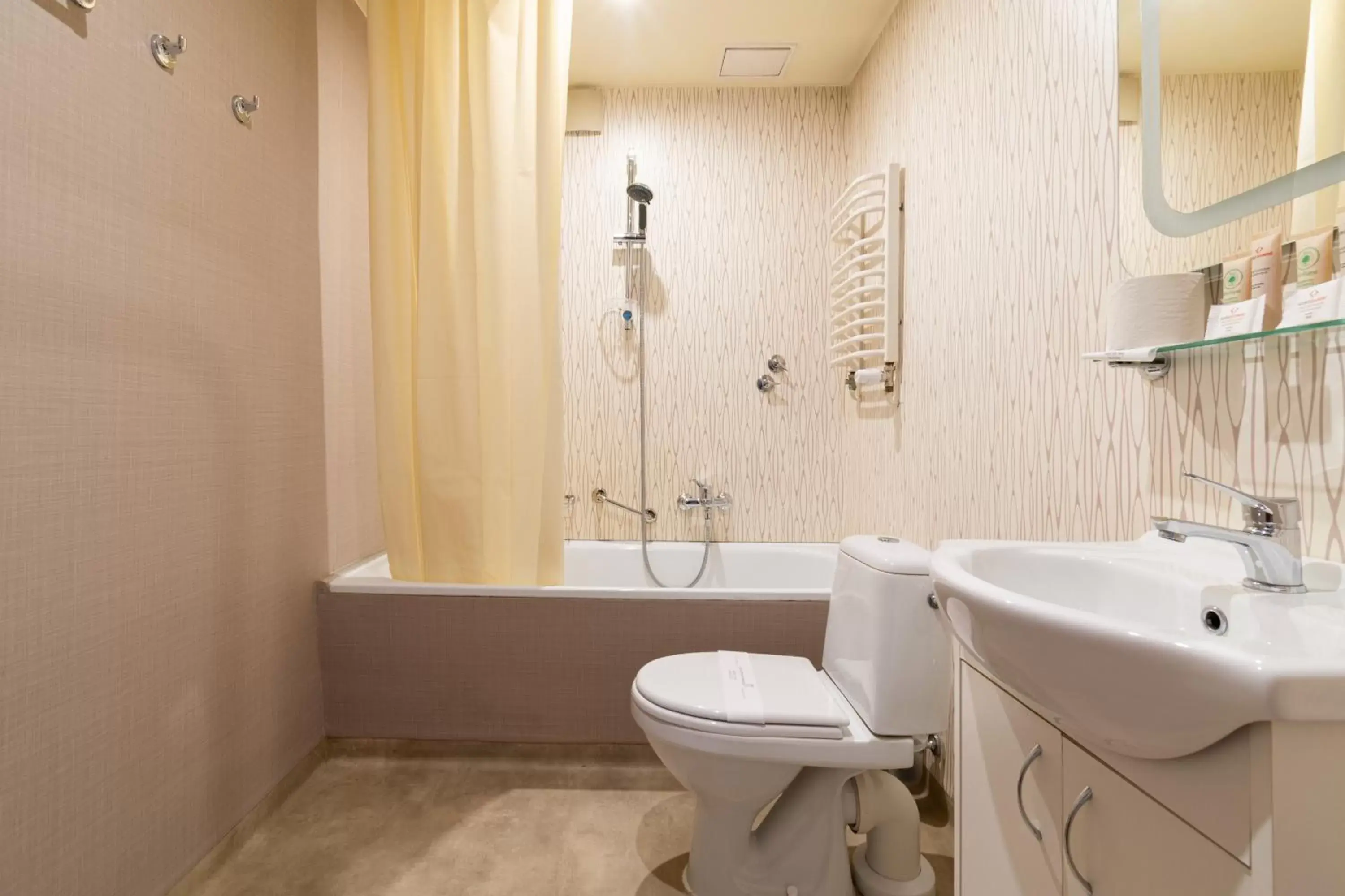 Shower, Bathroom in Hotel Diament Zabrze - Gliwice