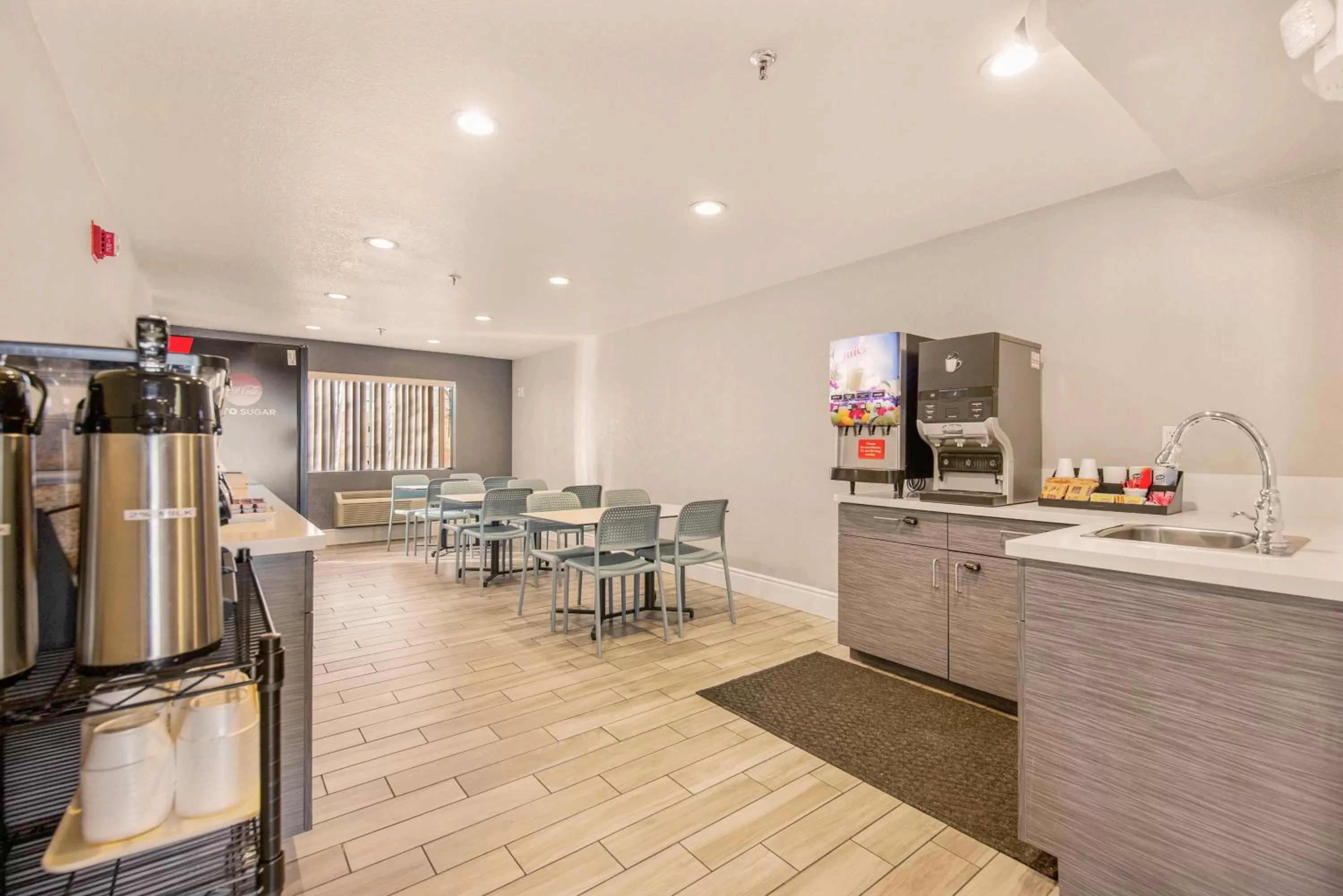 American breakfast, Restaurant/Places to Eat in SureStay Hotel by Best Western Fontana