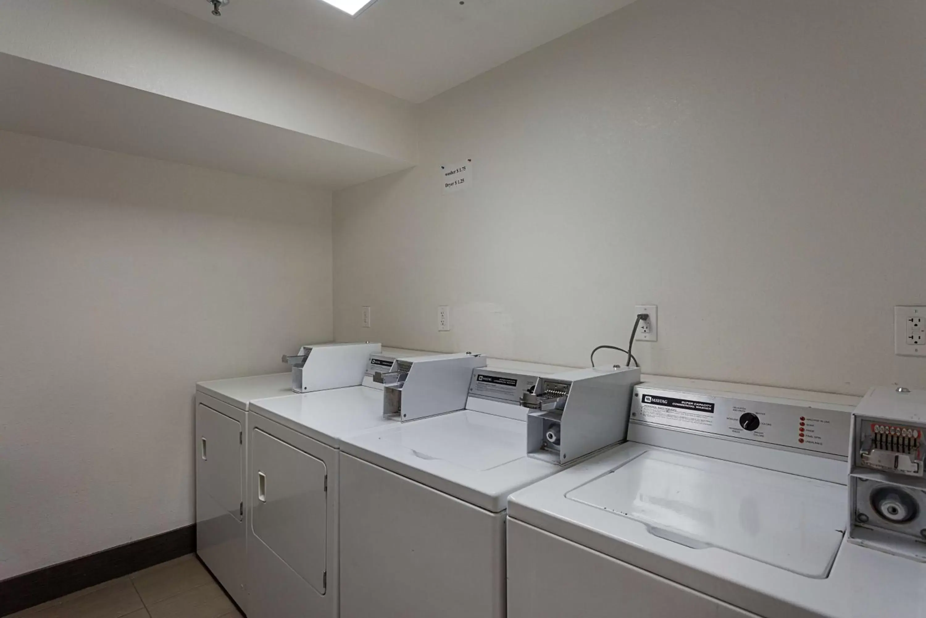 laundry, Kitchen/Kitchenette in Motel 6-Williams, AZ - West - Grand Canyon