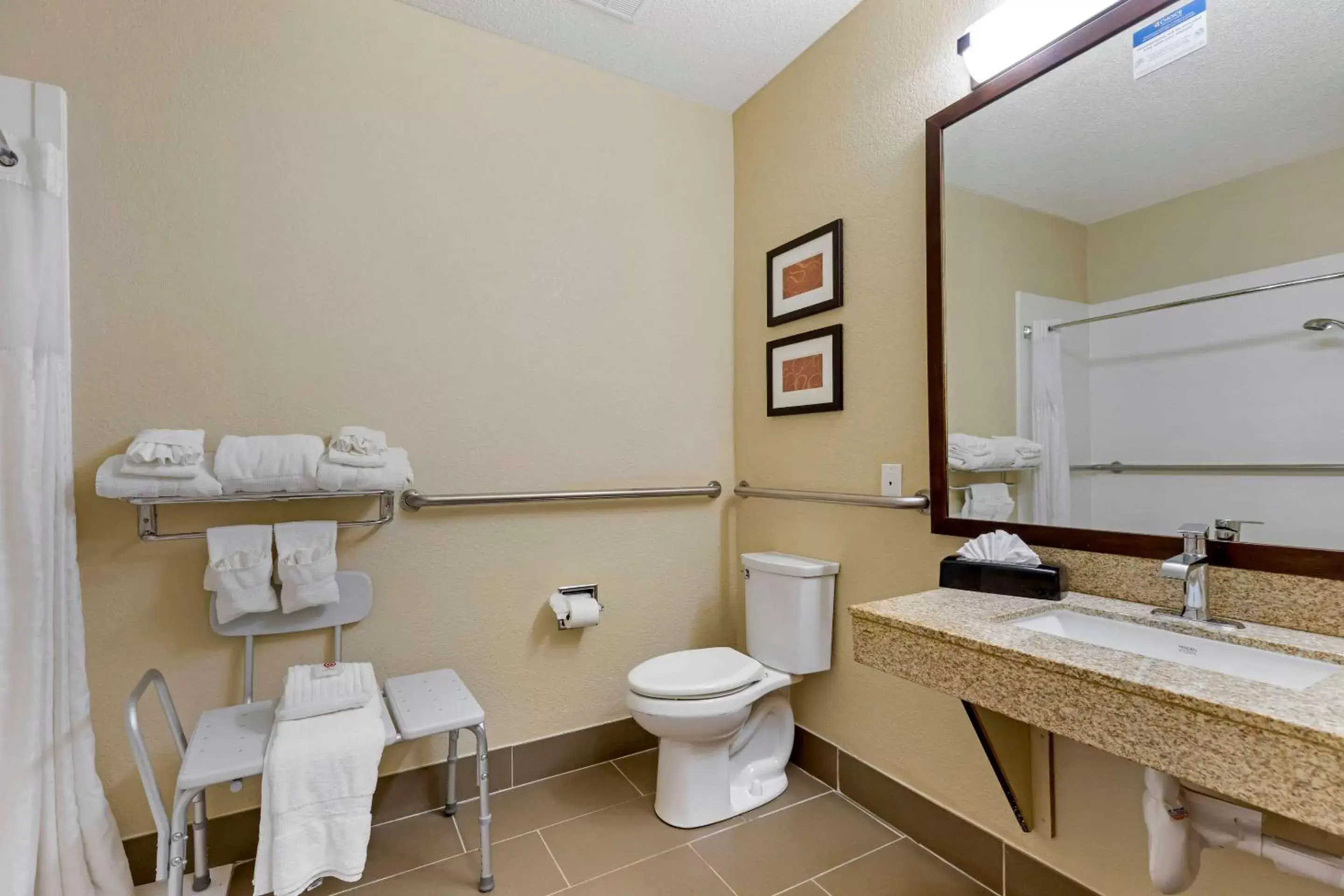 Bedroom, Bathroom in Comfort Suites Lakewood - Denver