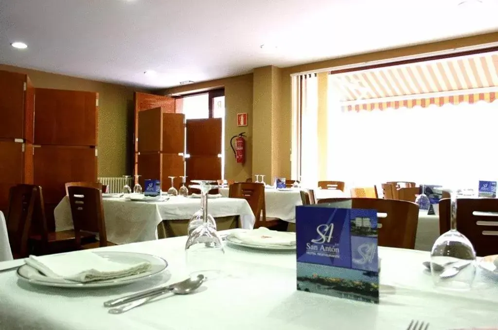 Restaurant/Places to Eat in Hotel Restaurante San Anton